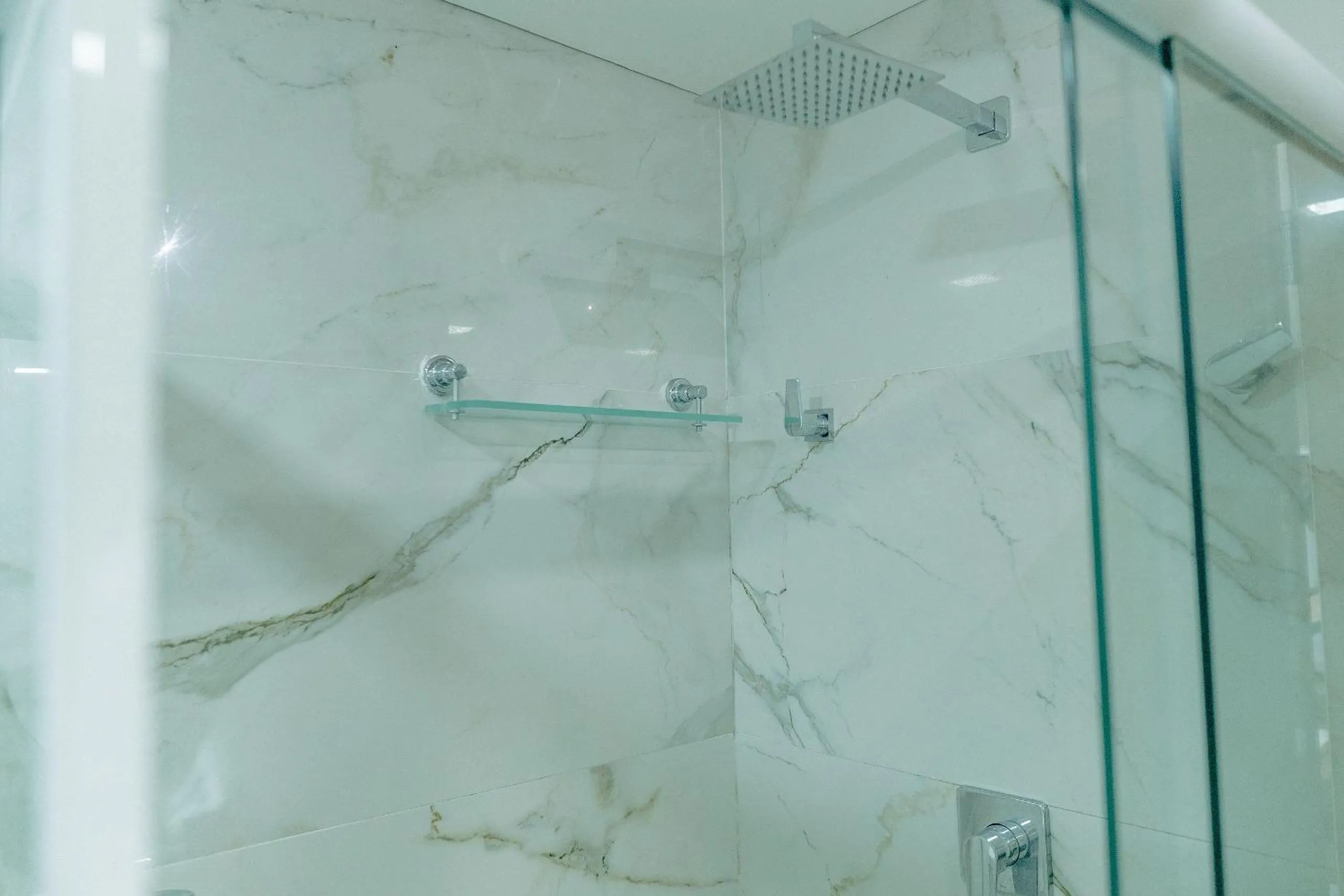 Bathroom in Flat Ile de Pipa Premium Maui by Qavi