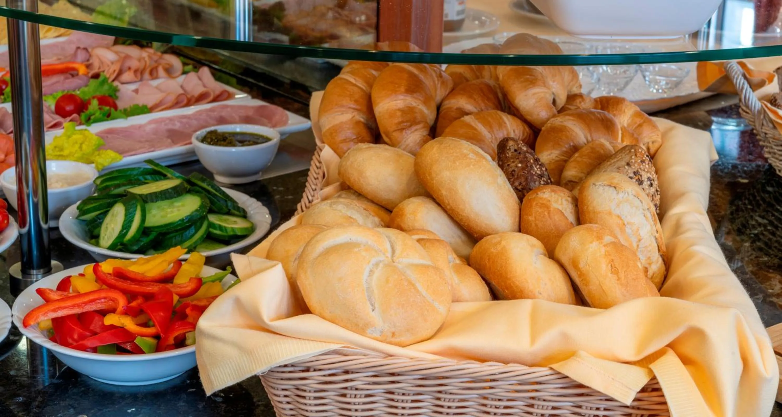 Buffet breakfast in PLAZA Premium Parkhotel Norderstedt