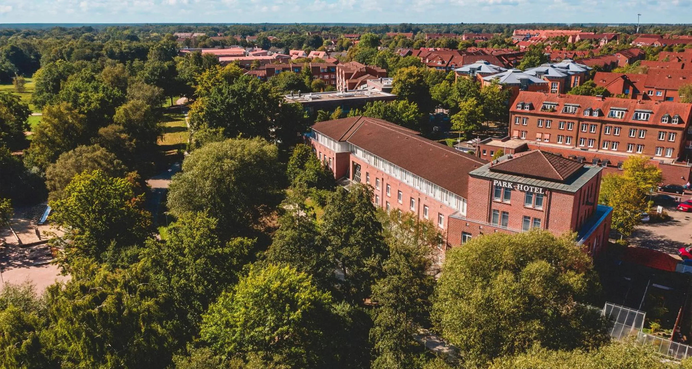 Property building in PLAZA Premium Parkhotel Norderstedt