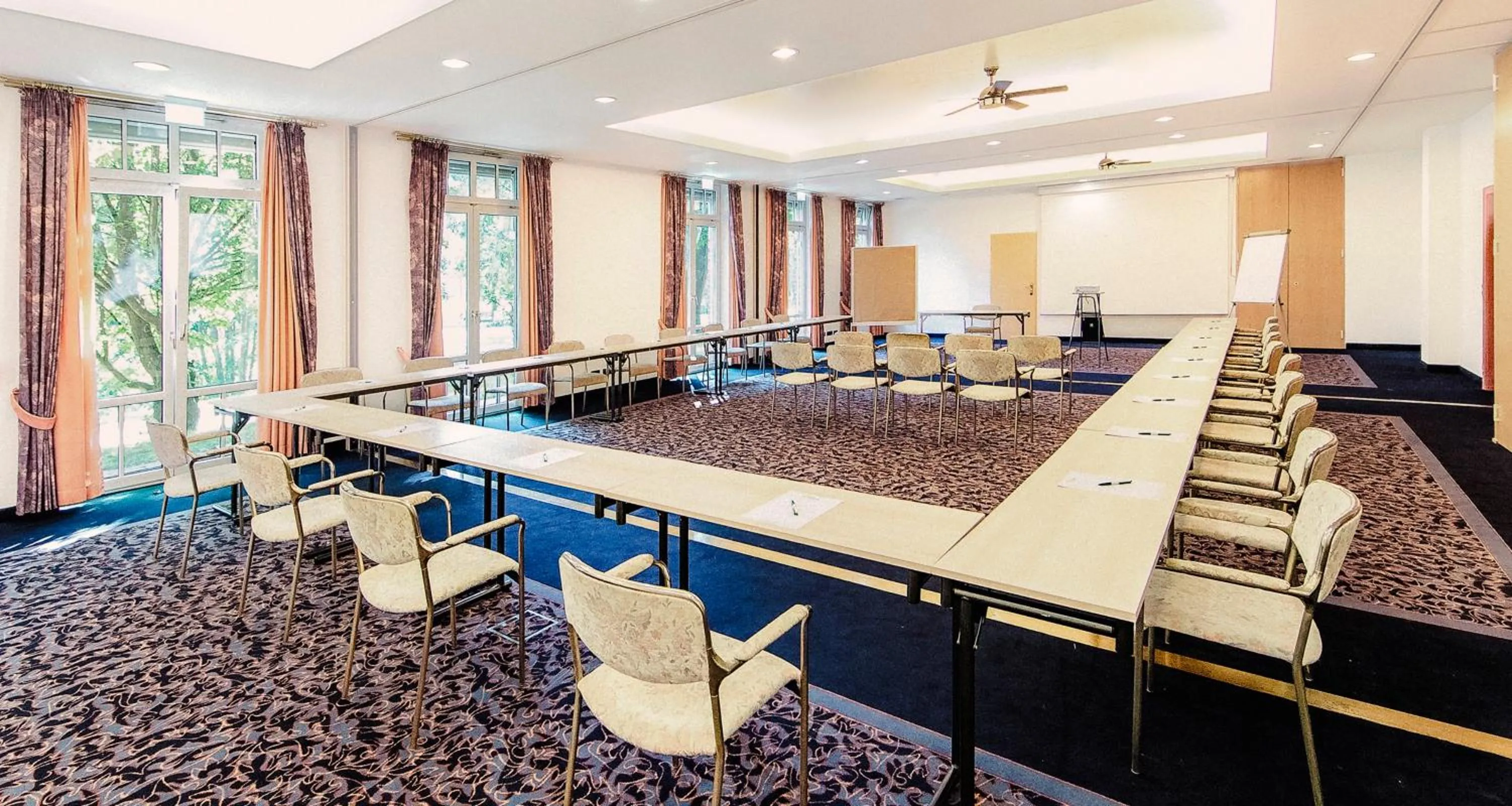Meeting/conference room in PLAZA Premium Parkhotel Norderstedt
