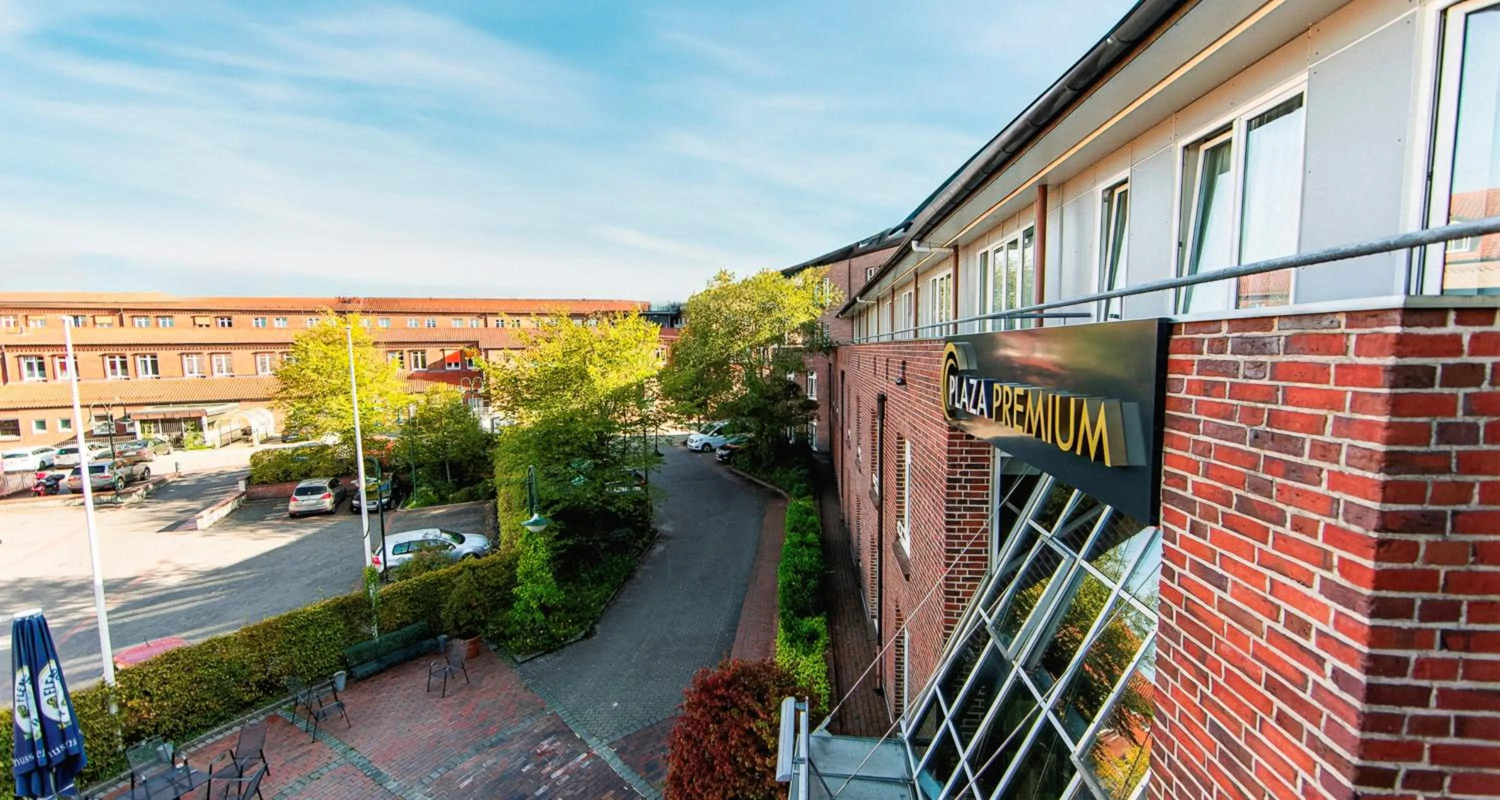 Property building in PLAZA Premium Parkhotel Norderstedt