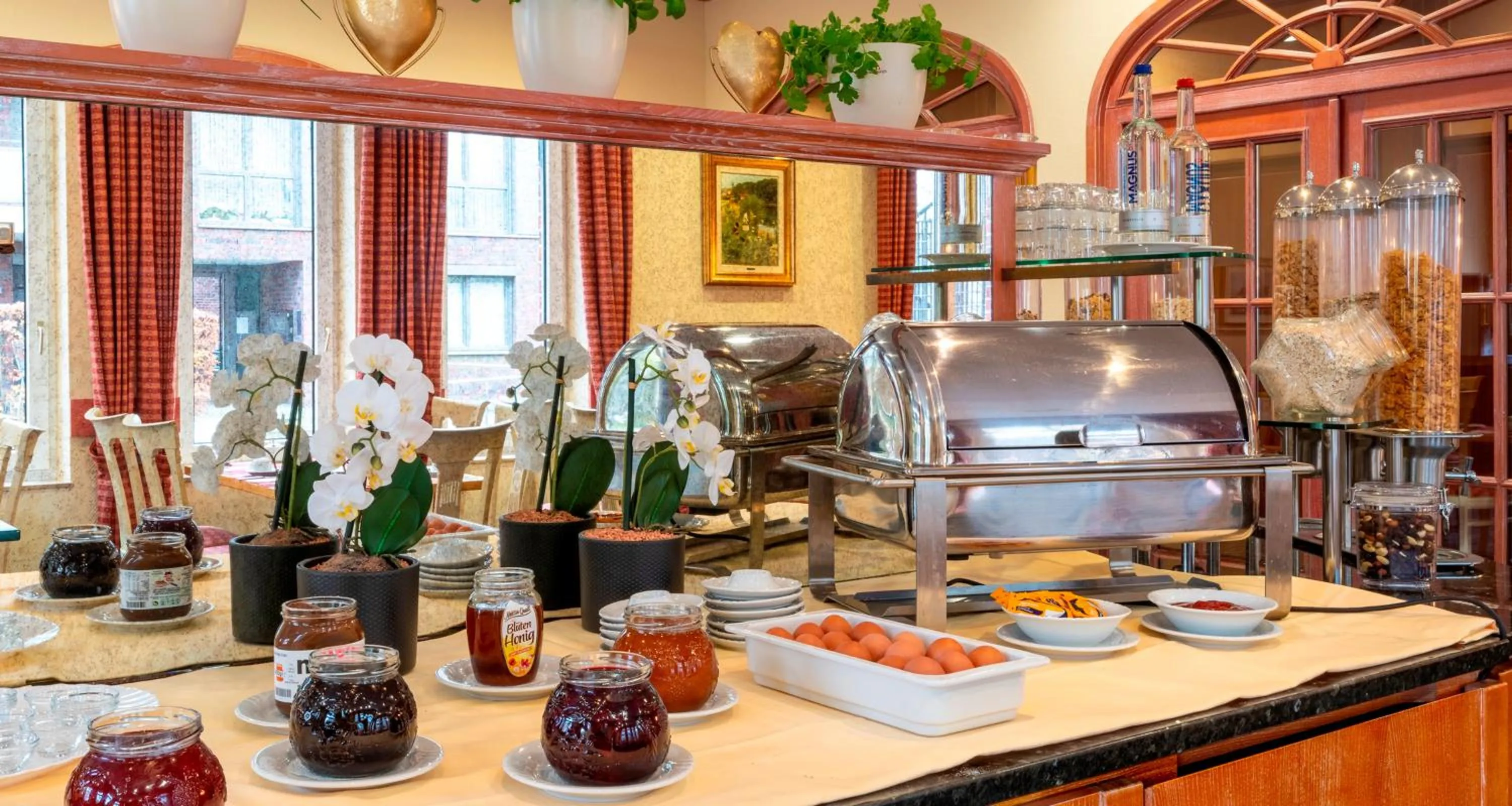 Buffet breakfast in PLAZA Premium Parkhotel Norderstedt