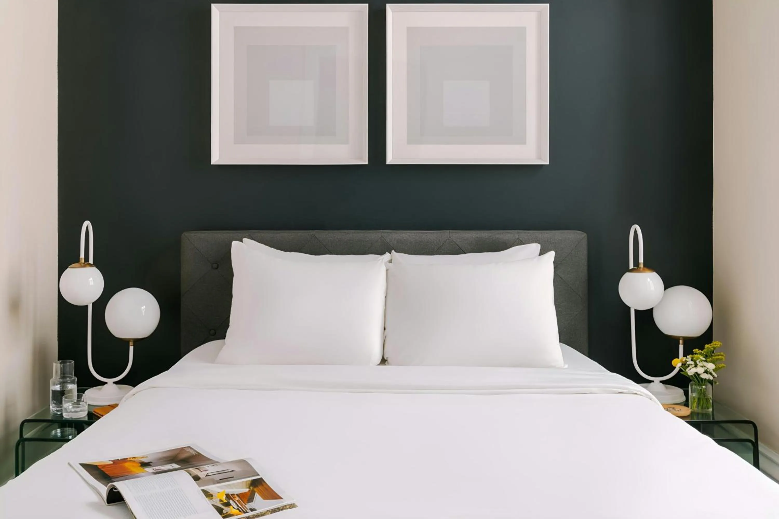 Bedroom, Bed in Sonder by Marriott Bonvoy Jewelers Row Apartments Millenium Park