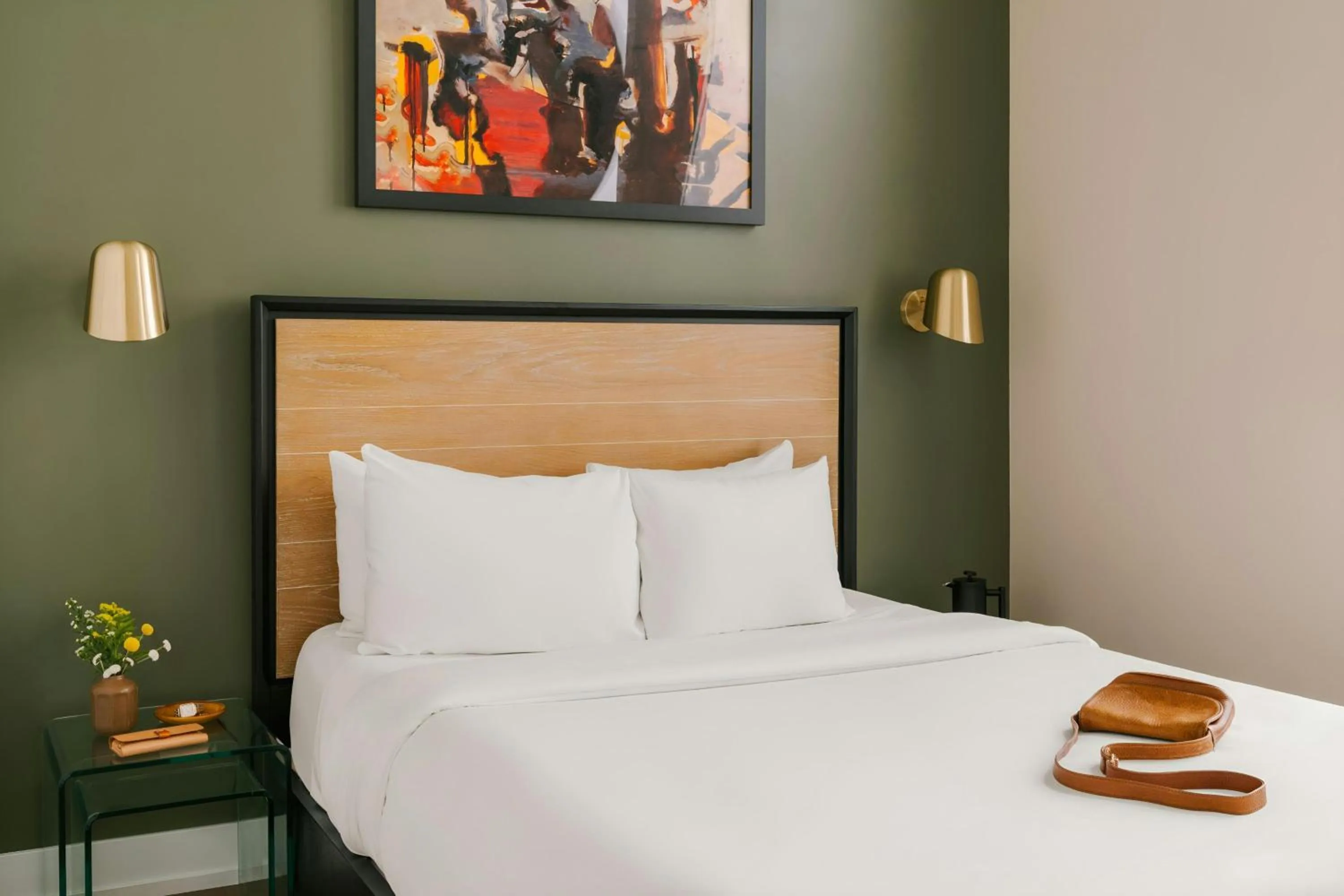 Bedroom, Bed in Sonder by Marriott Bonvoy Jewelers Row Apartments Millenium Park