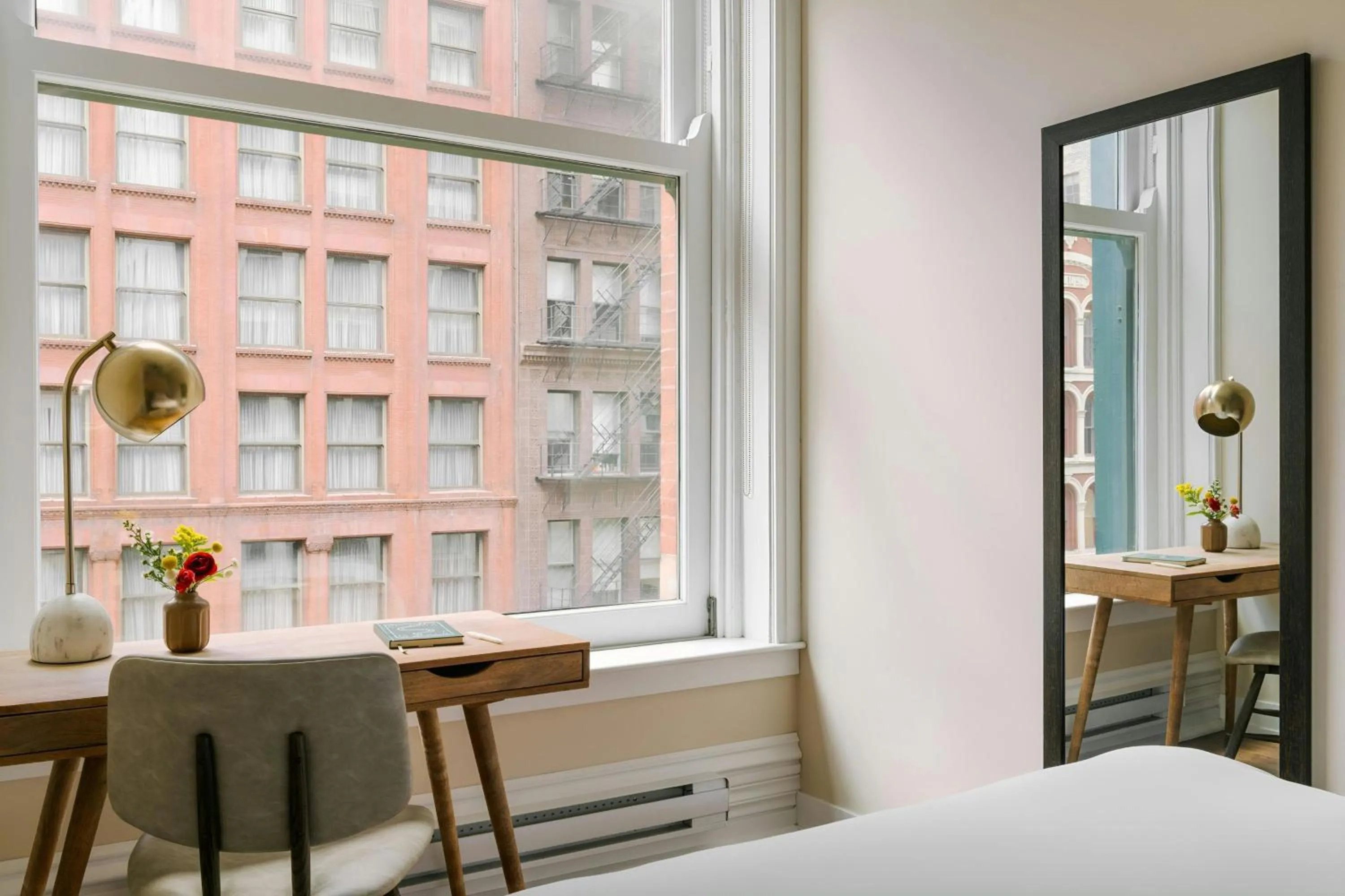 Bedroom, Bed in Sonder by Marriott Bonvoy Jewelers Row Apartments Millenium Park