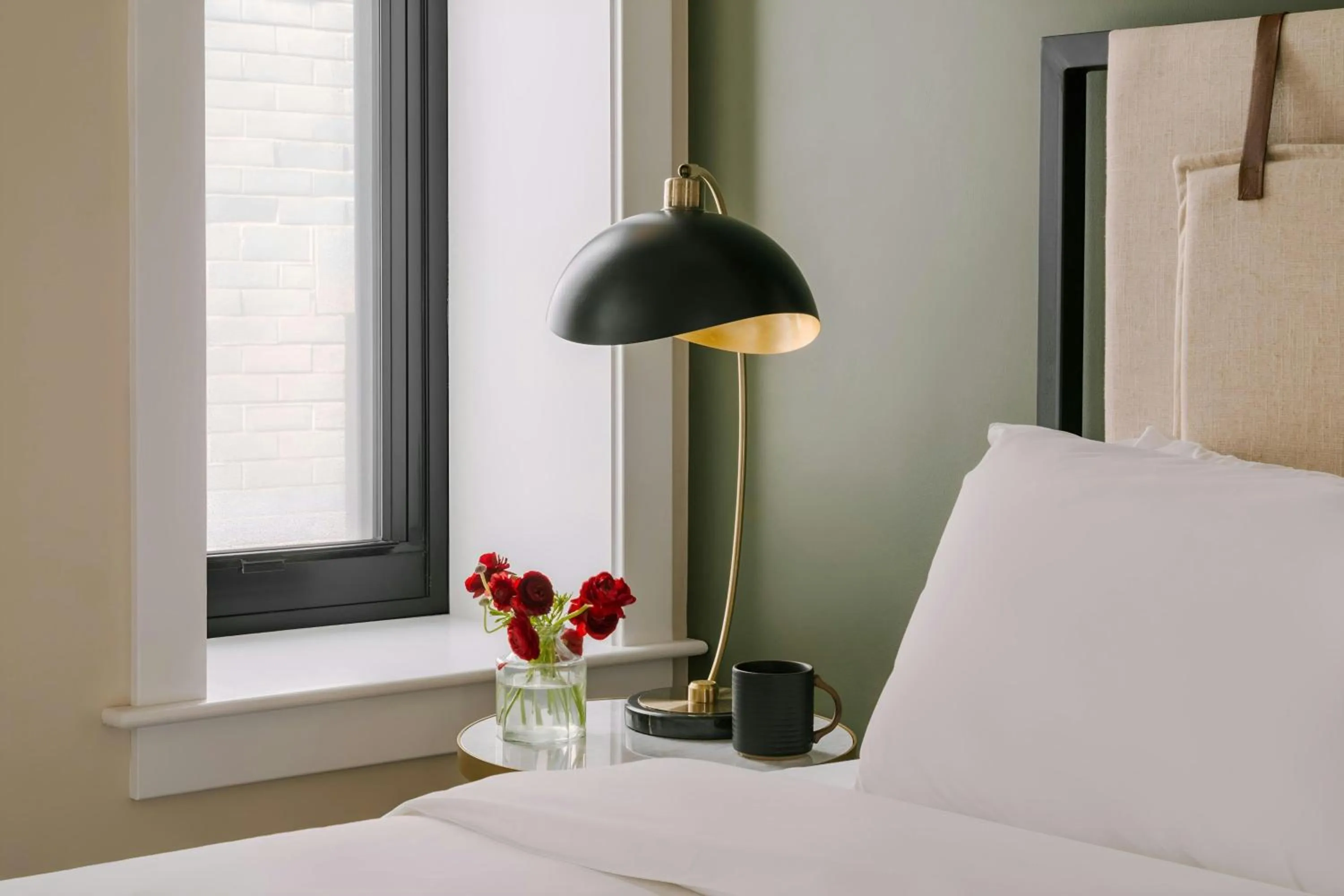 Bedroom, Bed in Sonder by Marriott Bonvoy Jewelers Row Apartments Millenium Park