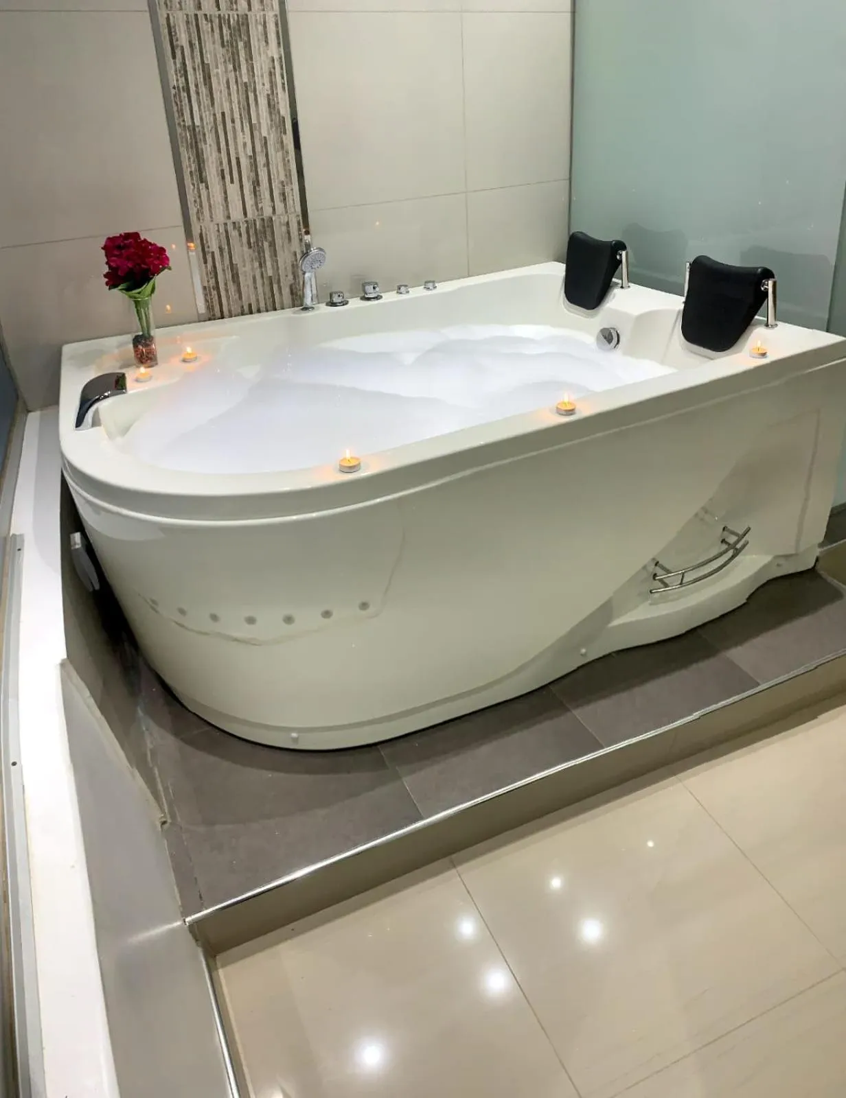 Hot Tub in GOLDEN SKY