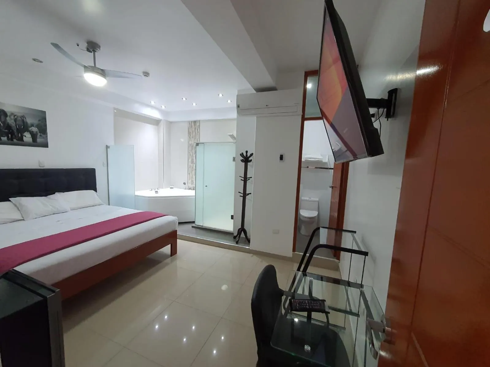 Photo of the whole room in GOLDEN SKY