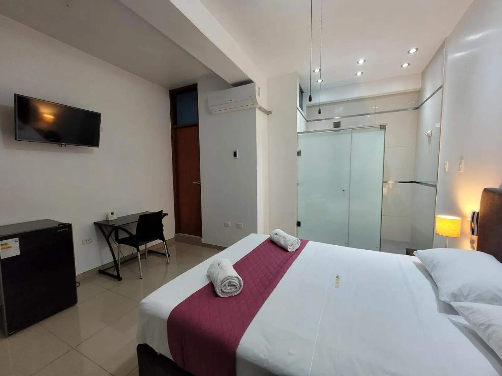 Photo of the whole room in GOLDEN SKY