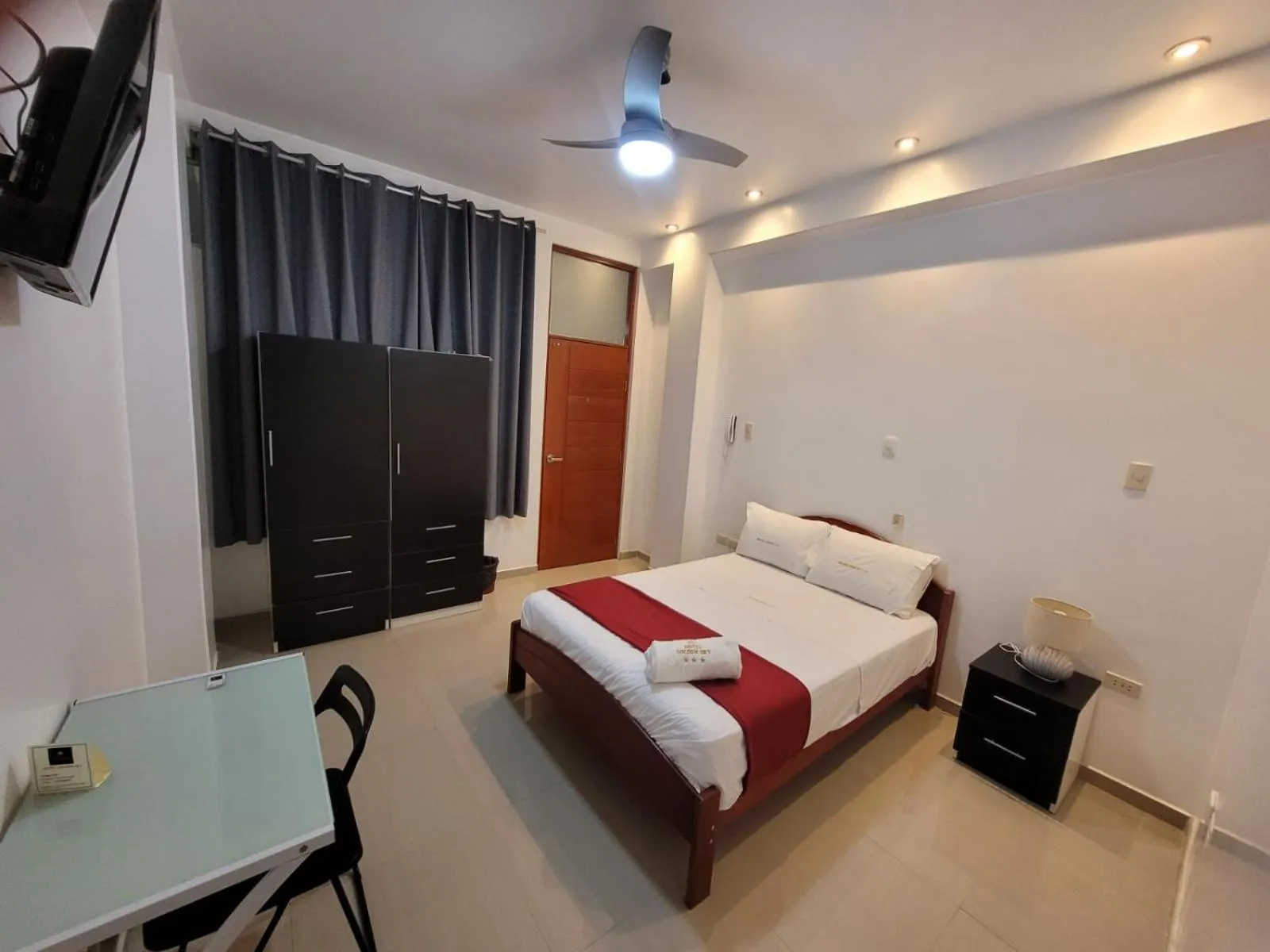 Photo of the whole room in GOLDEN SKY