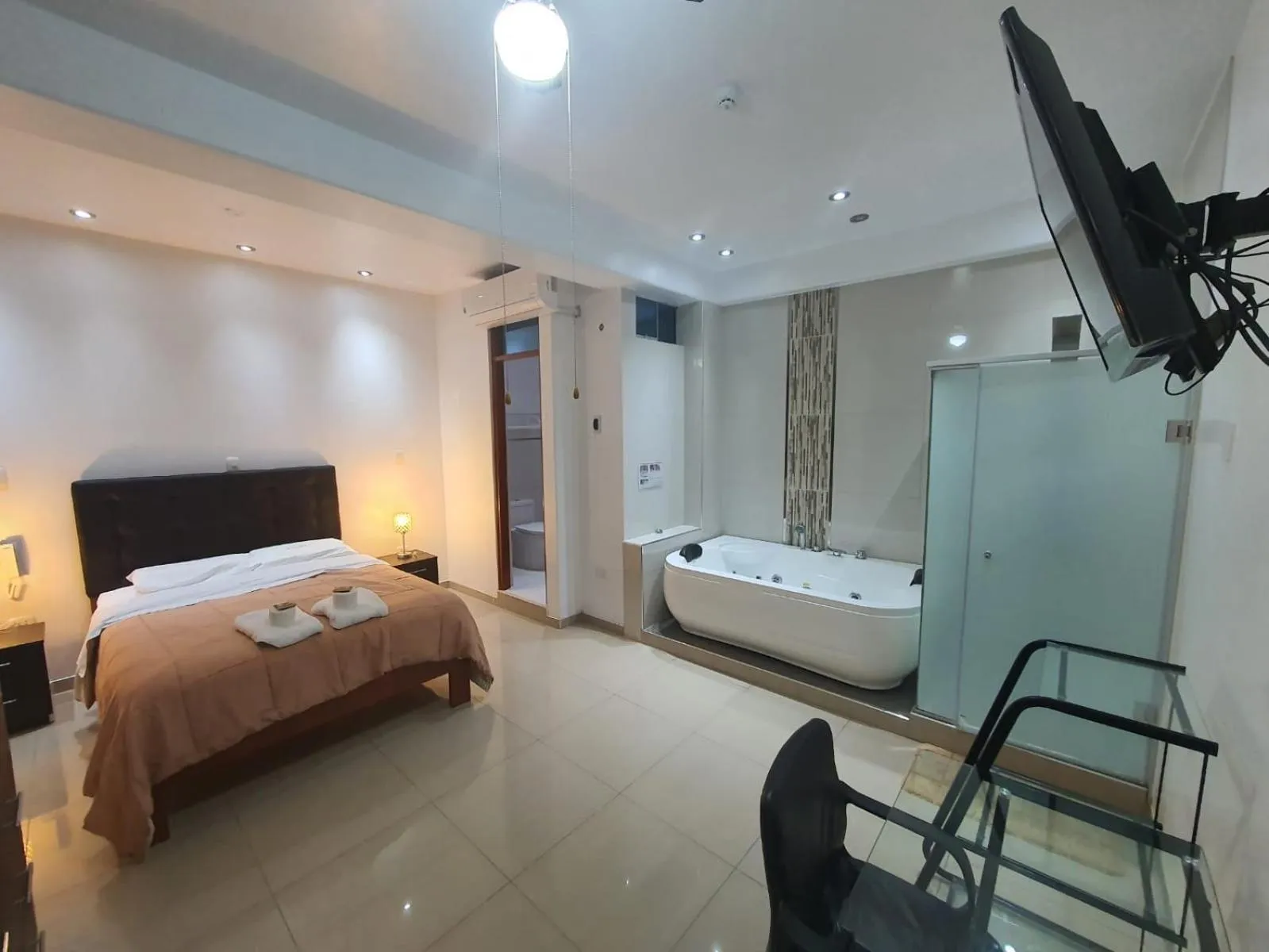 Photo of the whole room in GOLDEN SKY