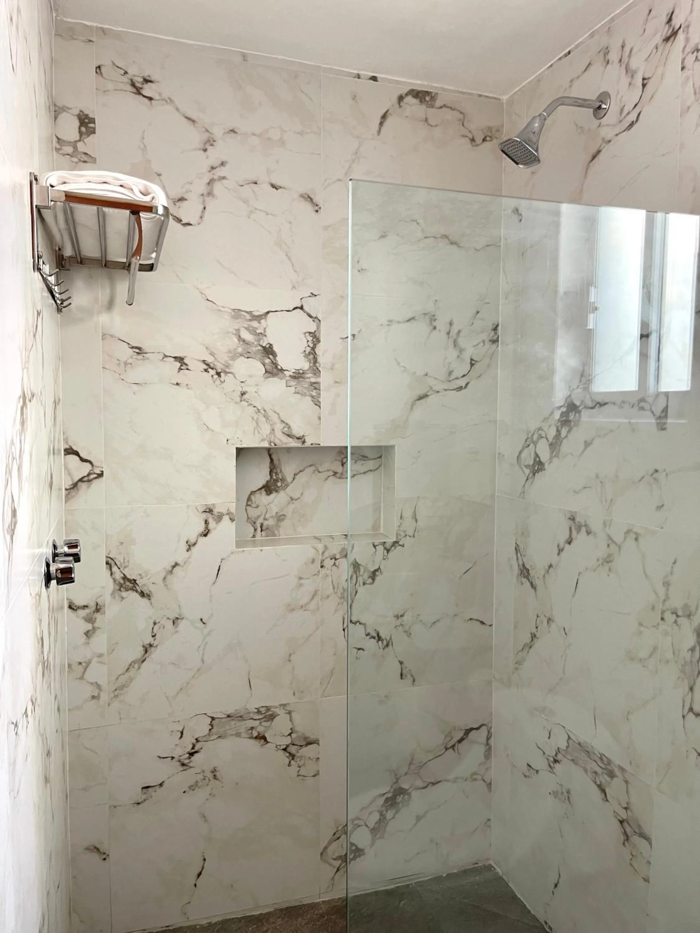 Shower in AZUL ARENA Hotel Boutique