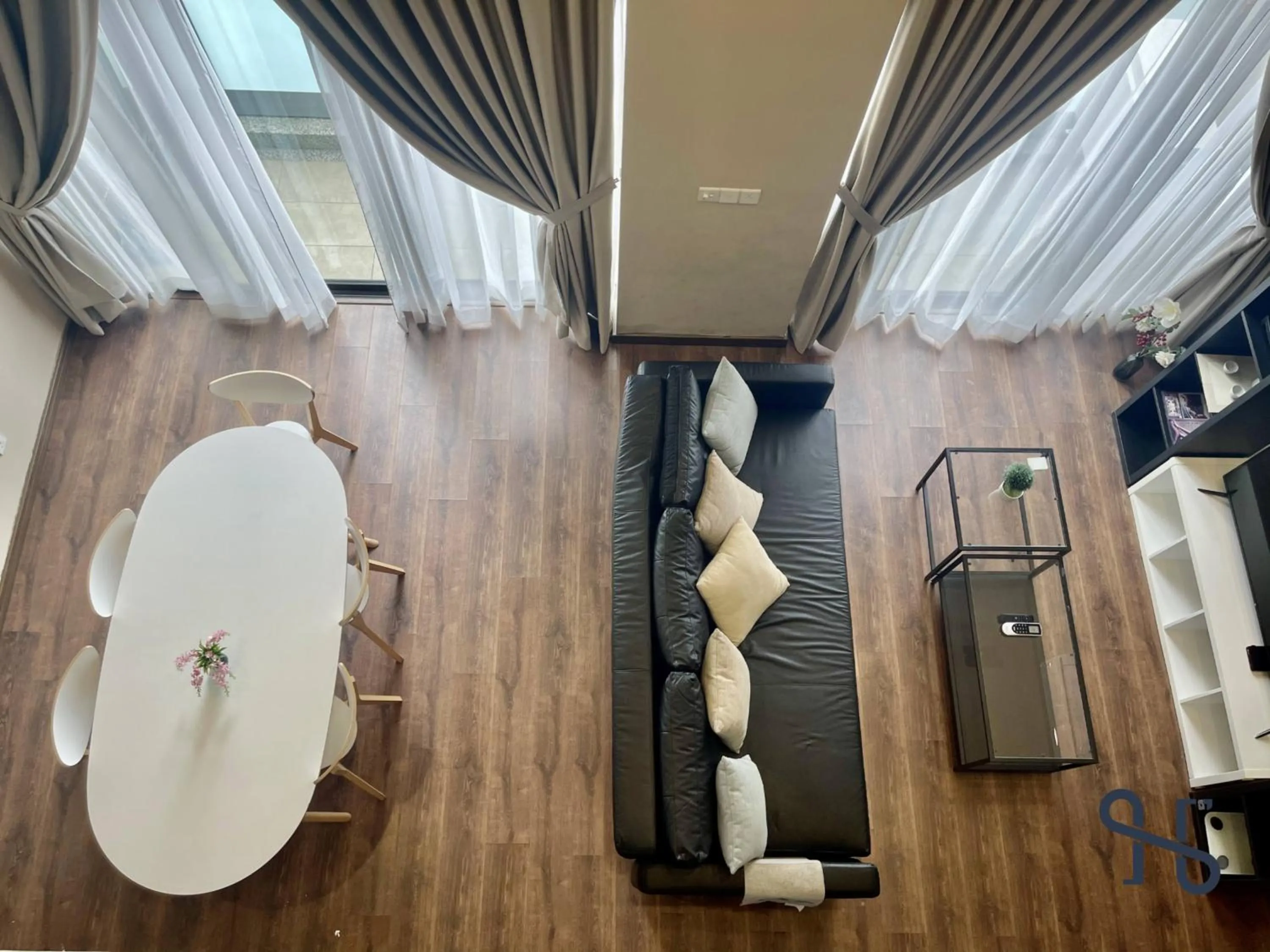 Living room in Homesuite' Home at Riverson Soho