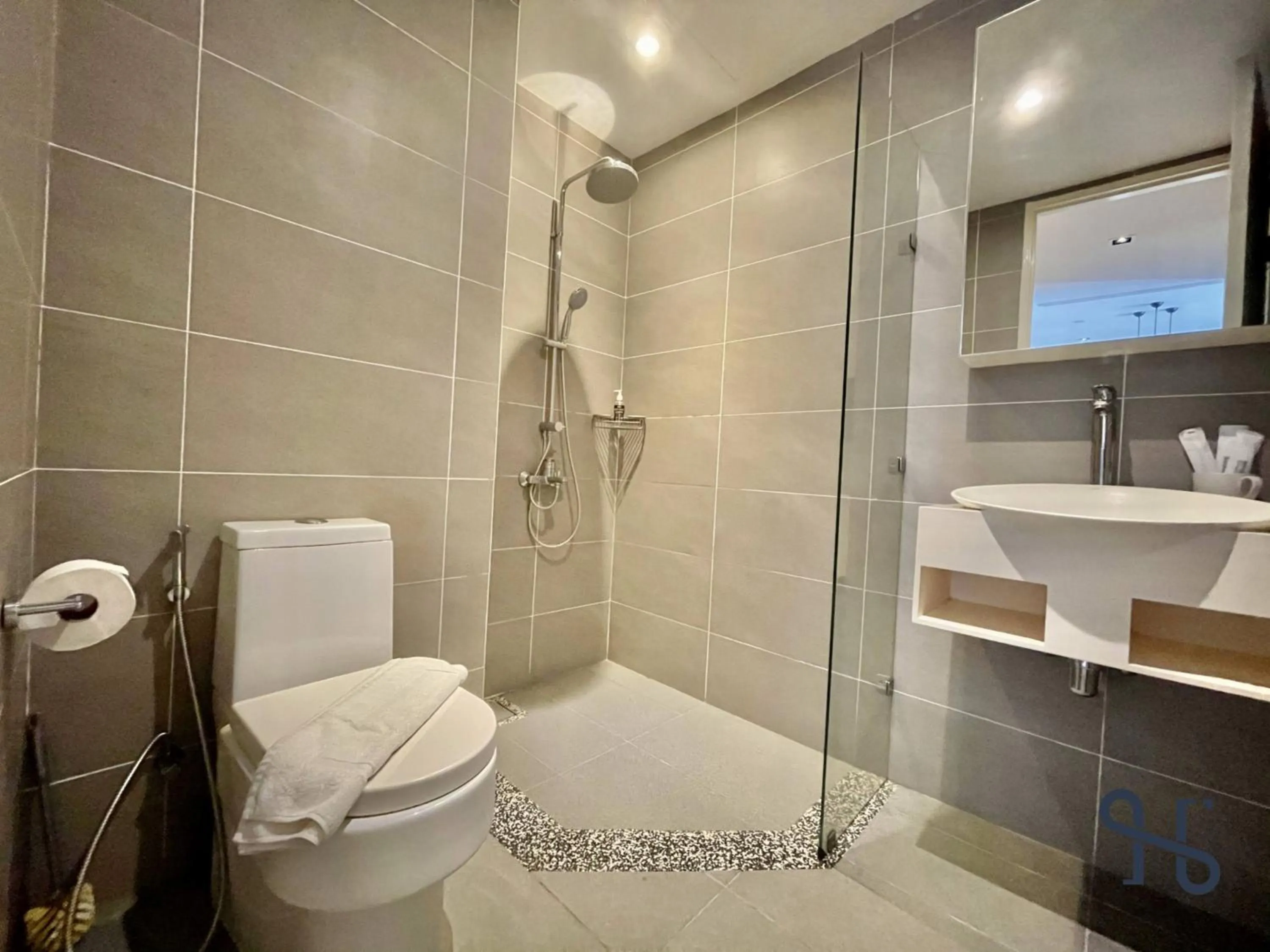 Bathroom in Homesuite' Home at Riverson Soho