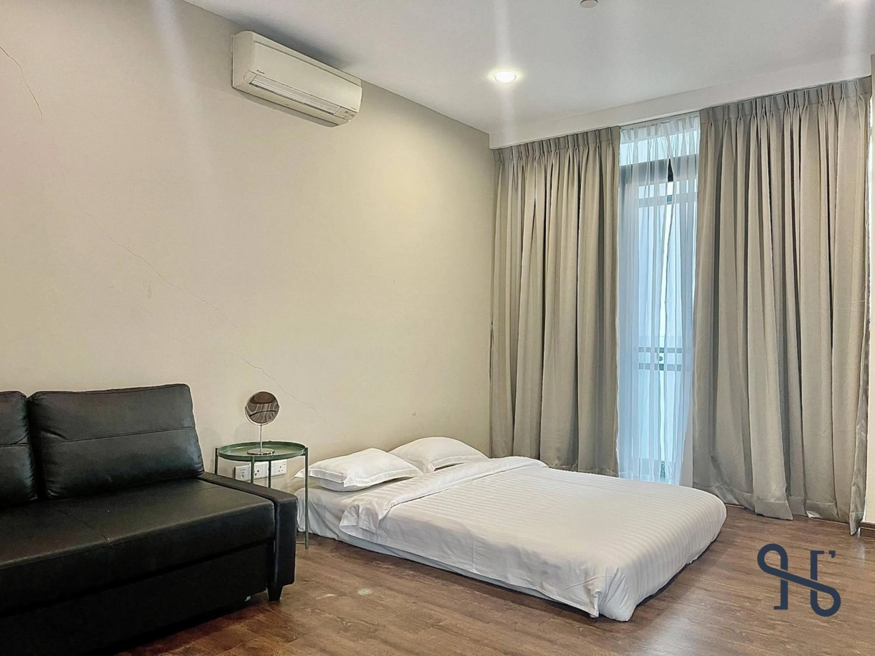 Bedroom, Bed in Homesuite' Home at Riverson Soho