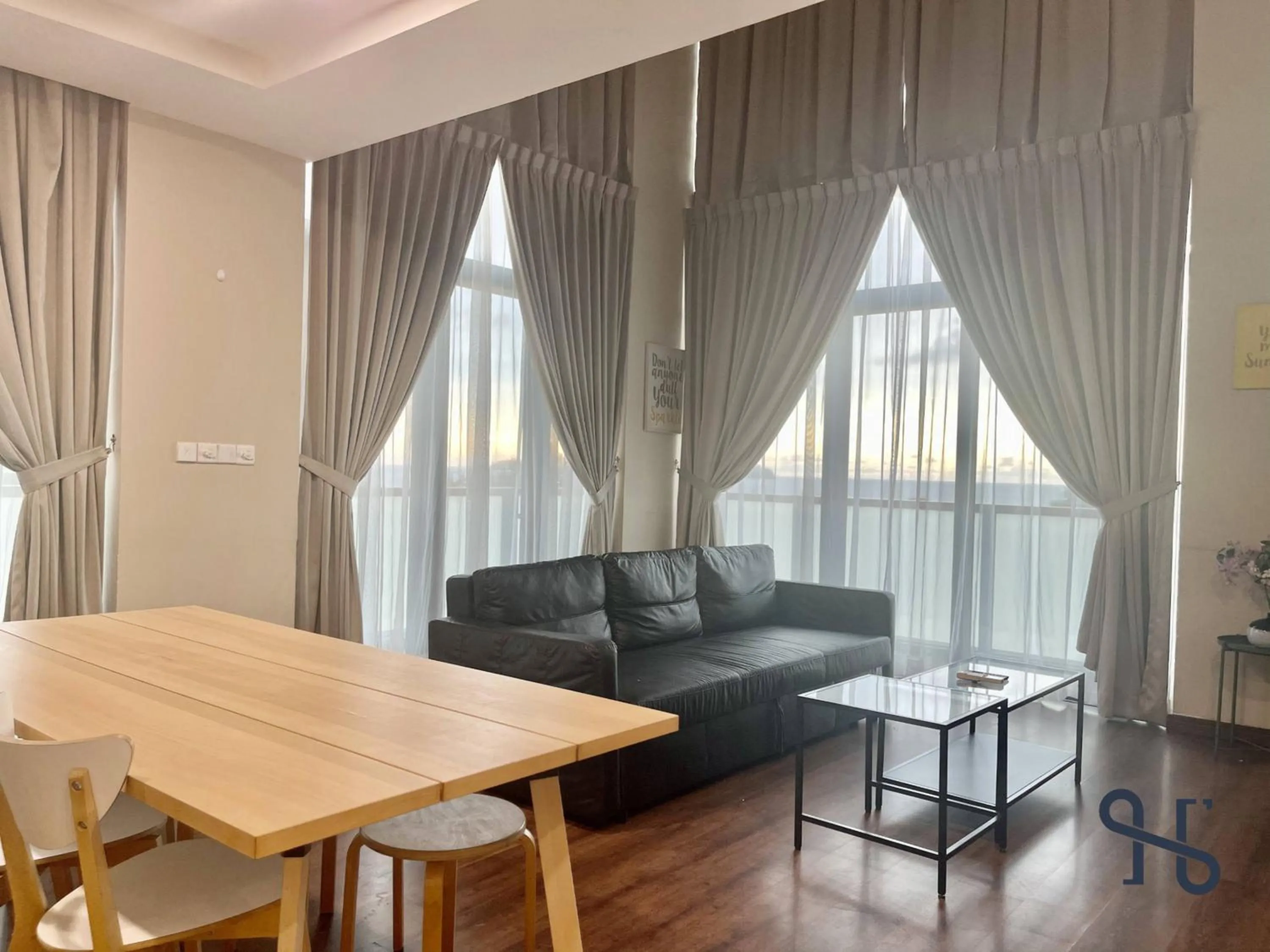 Living room in Homesuite' Home at Riverson Soho