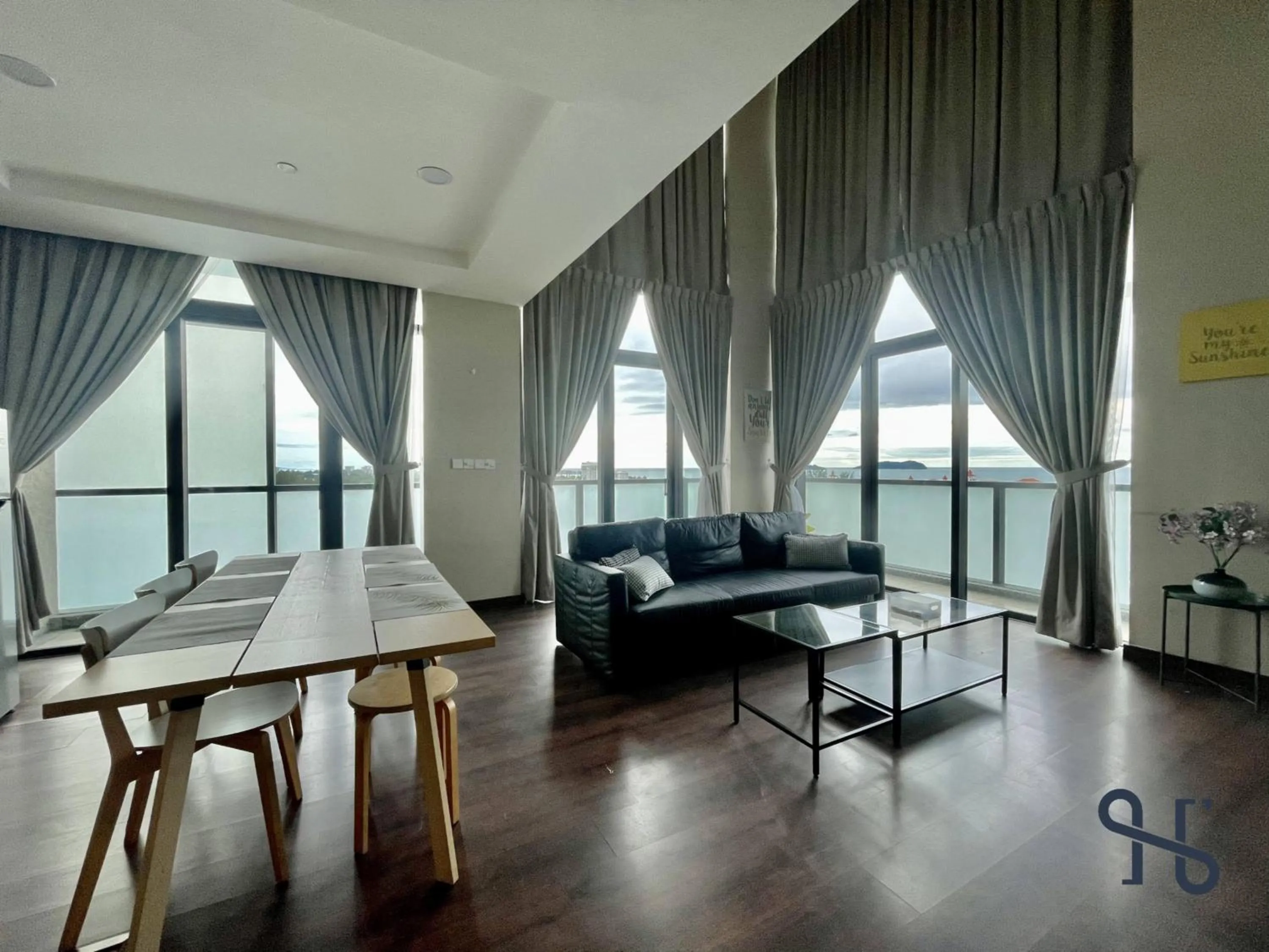 Living room in Homesuite' Home at Riverson Soho