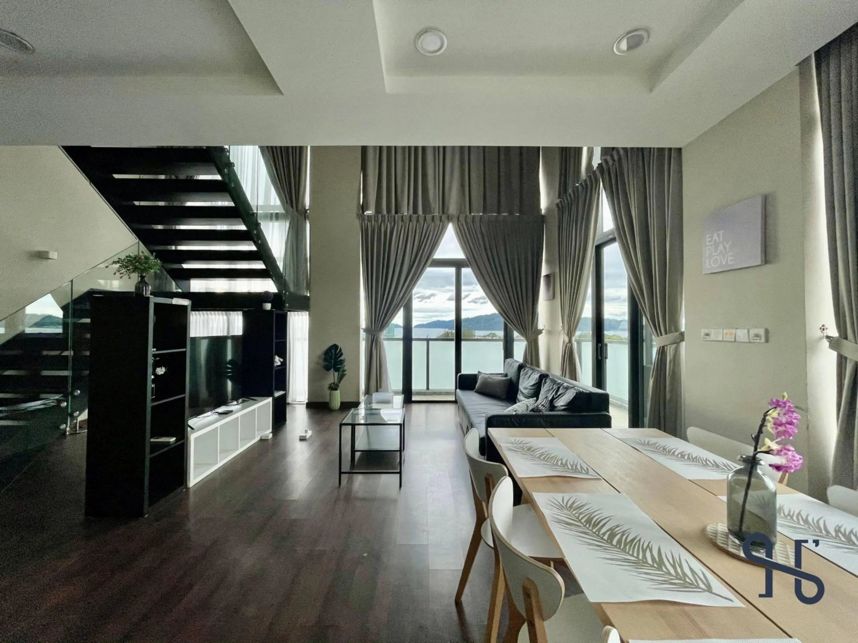 Living room in Homesuite' Home at Riverson Soho