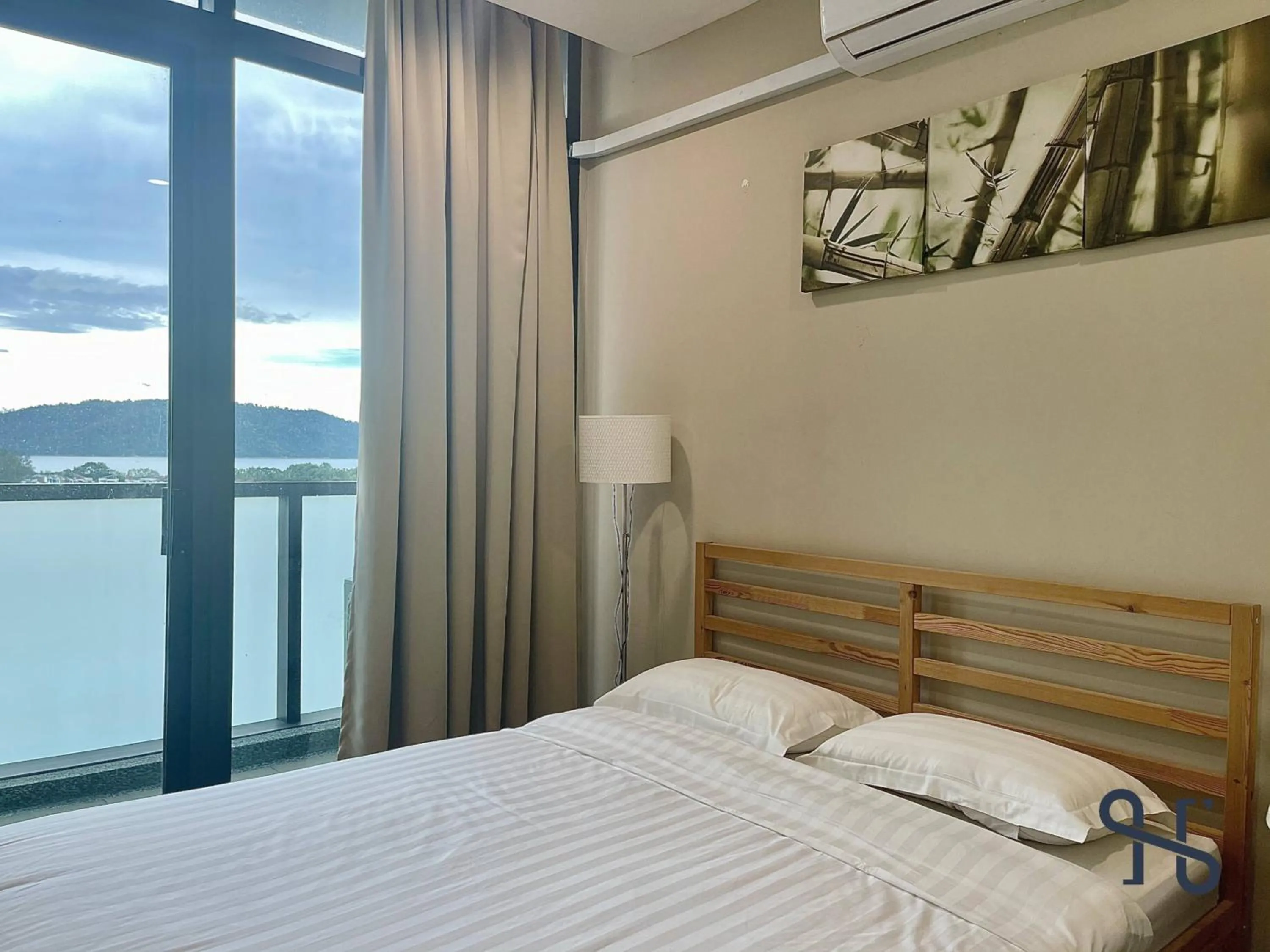 Bedroom, Bed in Homesuite' Home at Riverson Soho