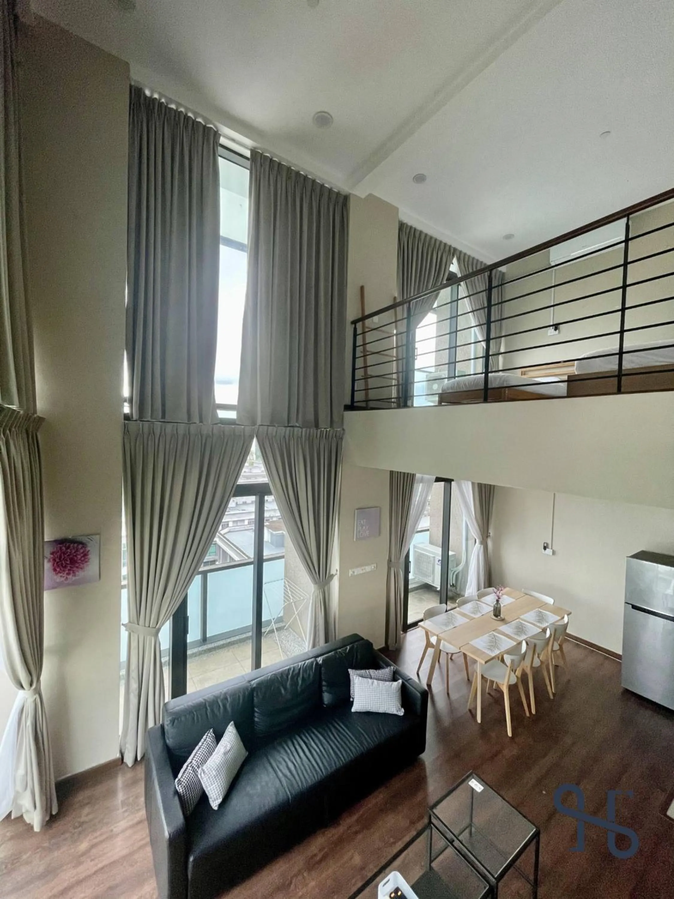 Living room, Bed in Homesuite' Home at Riverson Soho