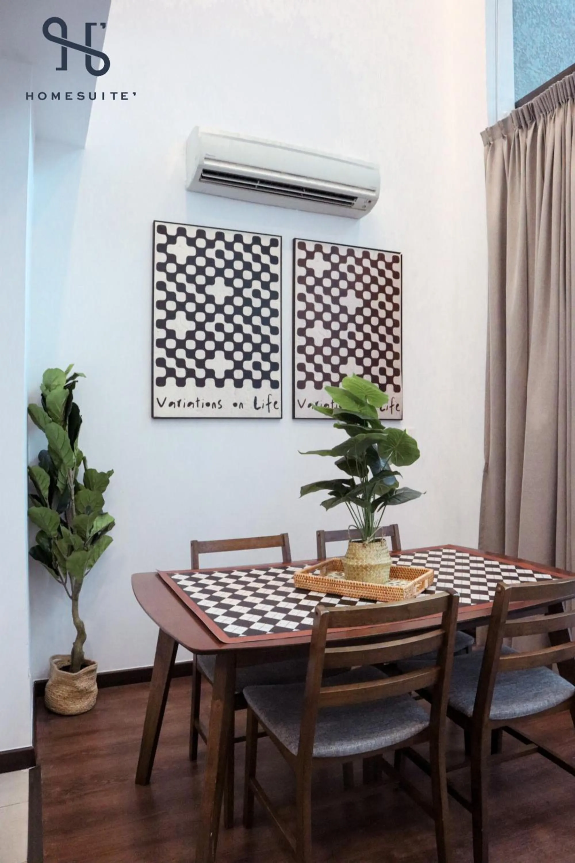 Dining area in Homesuite' Home at Riverson Soho