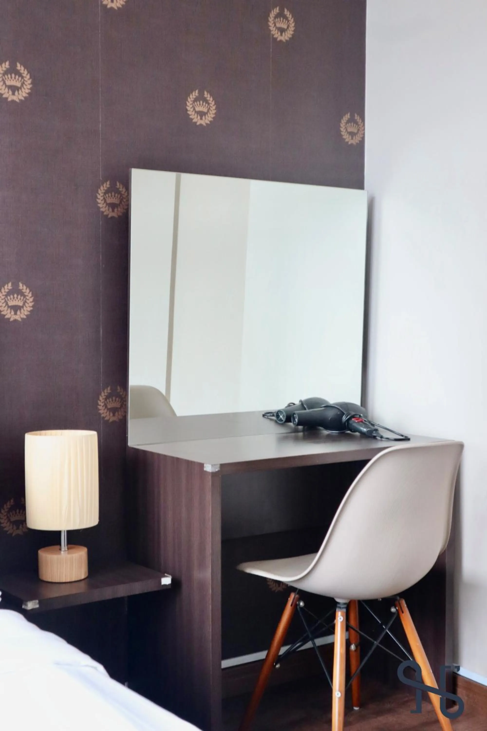 hair dresser in Homesuite' Home at Riverson Soho