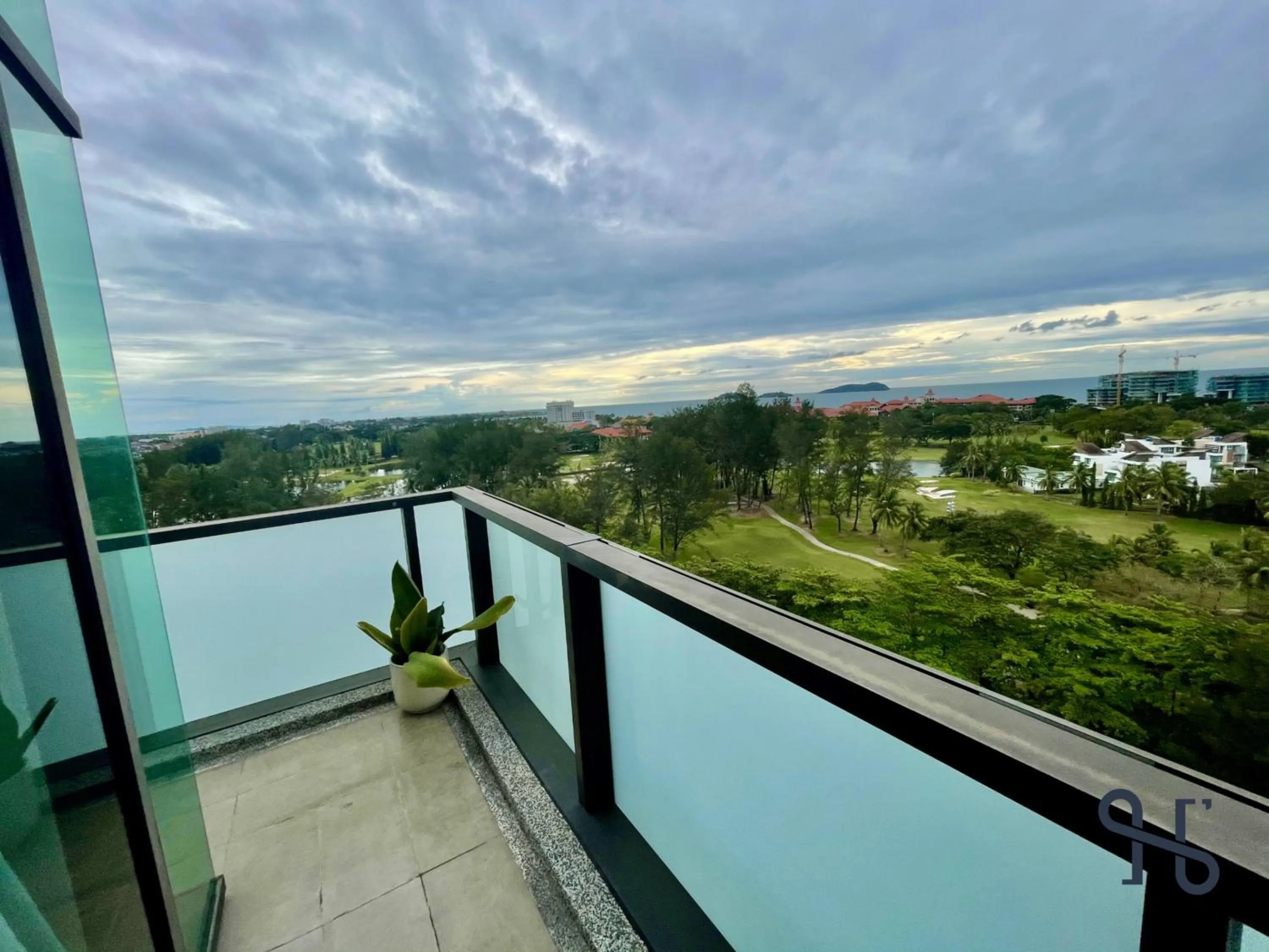 Balcony/Terrace in Homesuite' Home at Riverson Soho