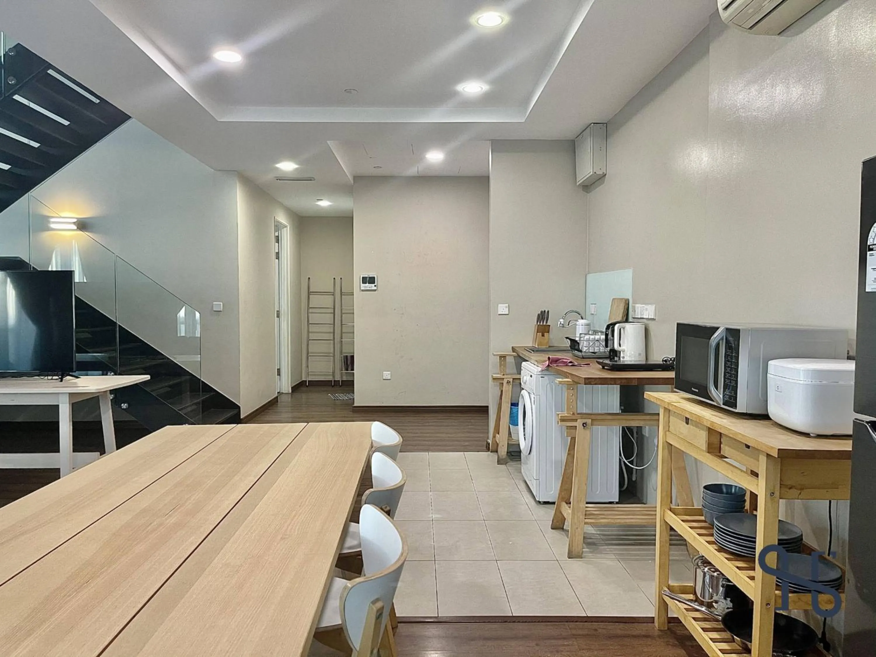 Dining area in Homesuite' Home at Riverson Soho