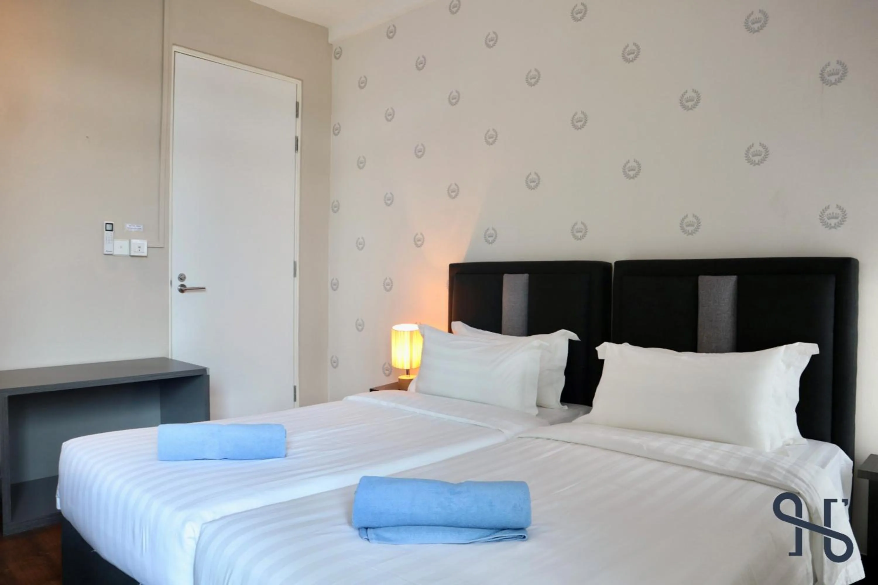 Bed in Homesuite' Home at Riverson Soho