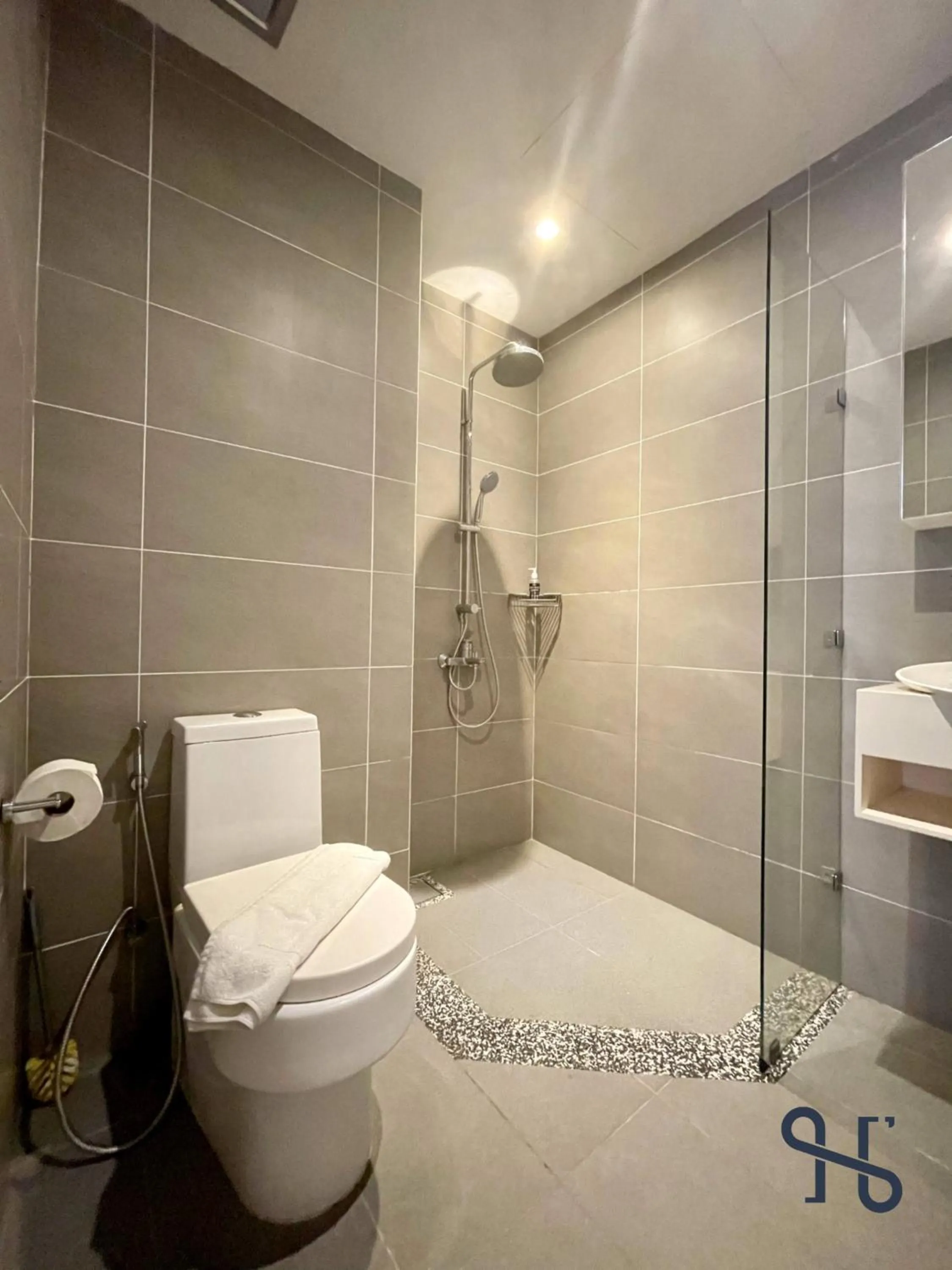 Bathroom in Homesuite' Home at Riverson Soho