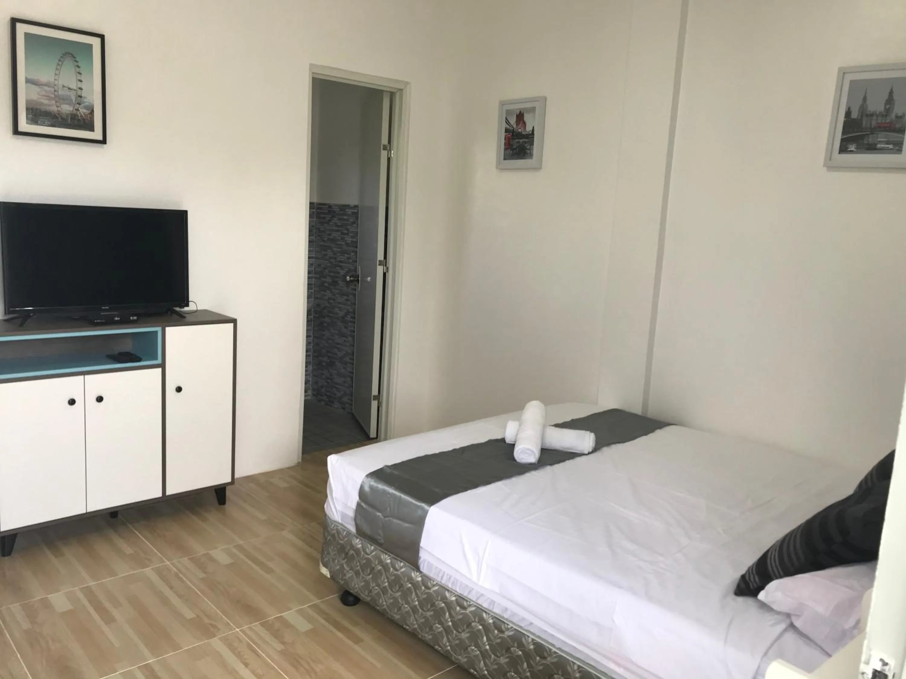 Bedroom, Bed in Paradise Beach Guest House