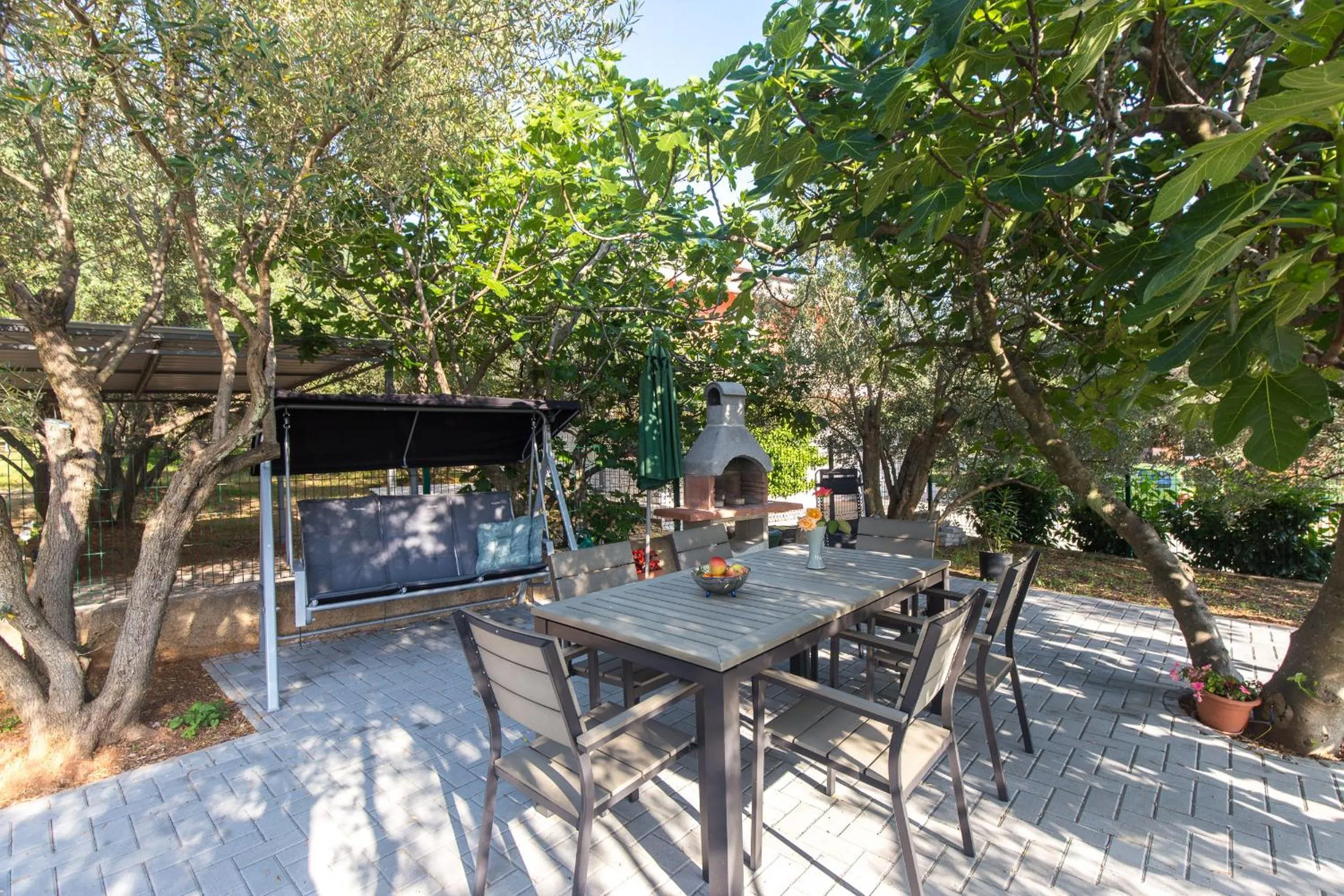 Property building in Apartmani Alma