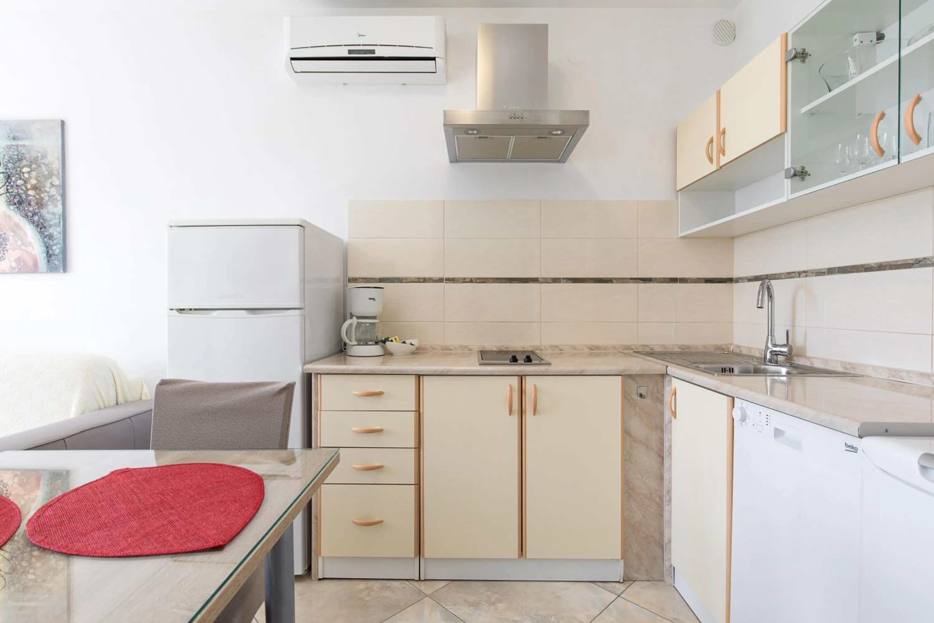 Kitchen or kitchenette in Apartmani Alma