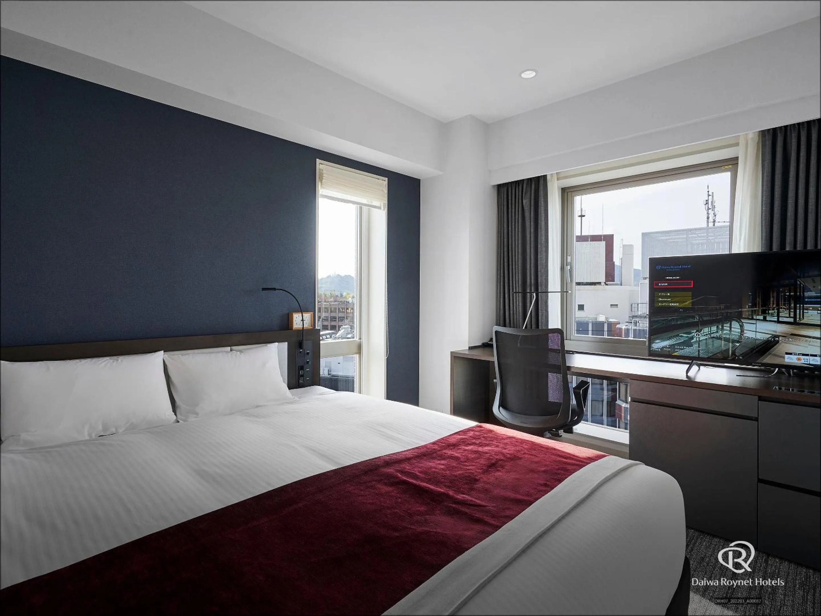 Bed in Daiwa Roynet Hotel Kumamoto