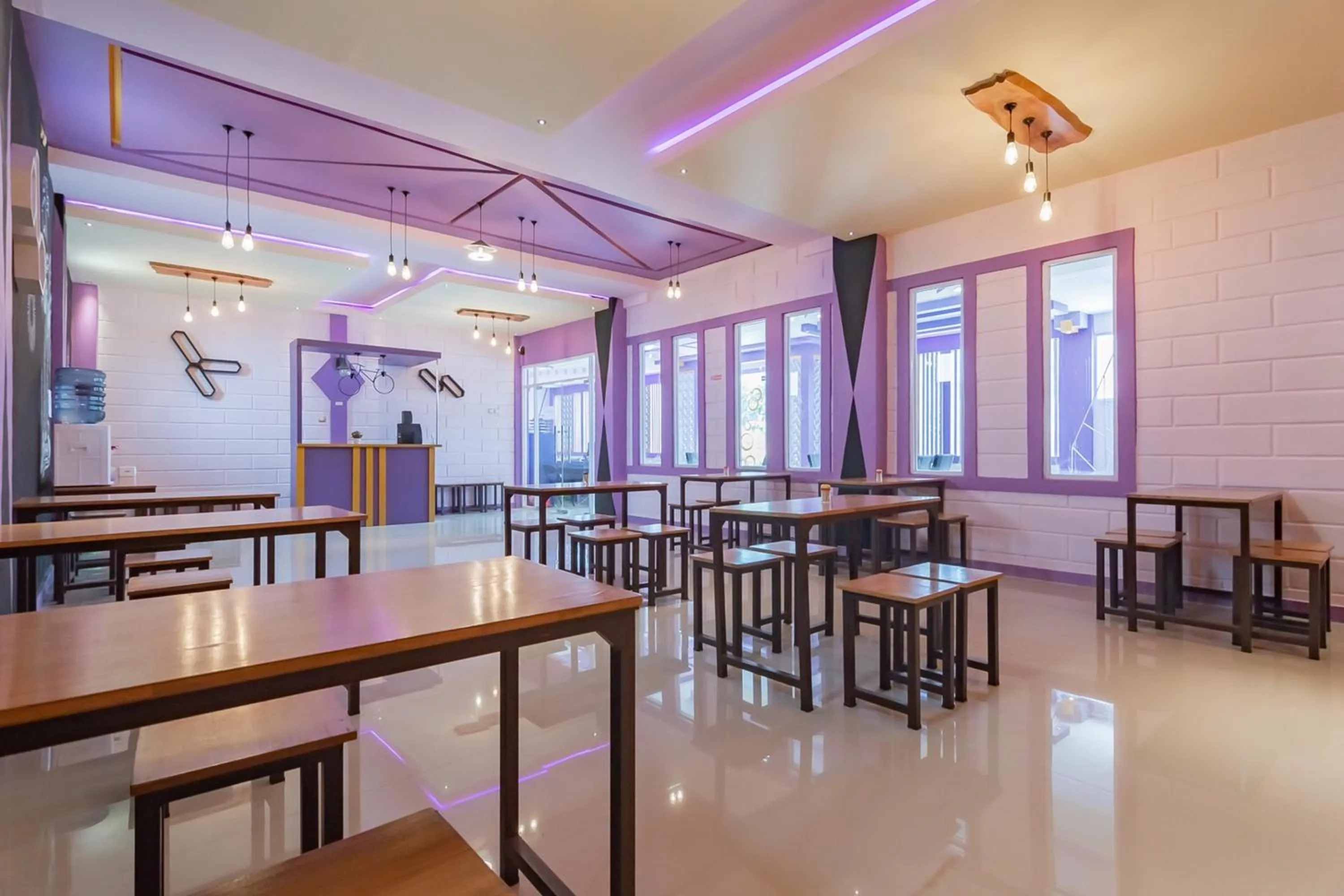 Restaurant/places to eat in RedDoorz @ Cipanas Garut