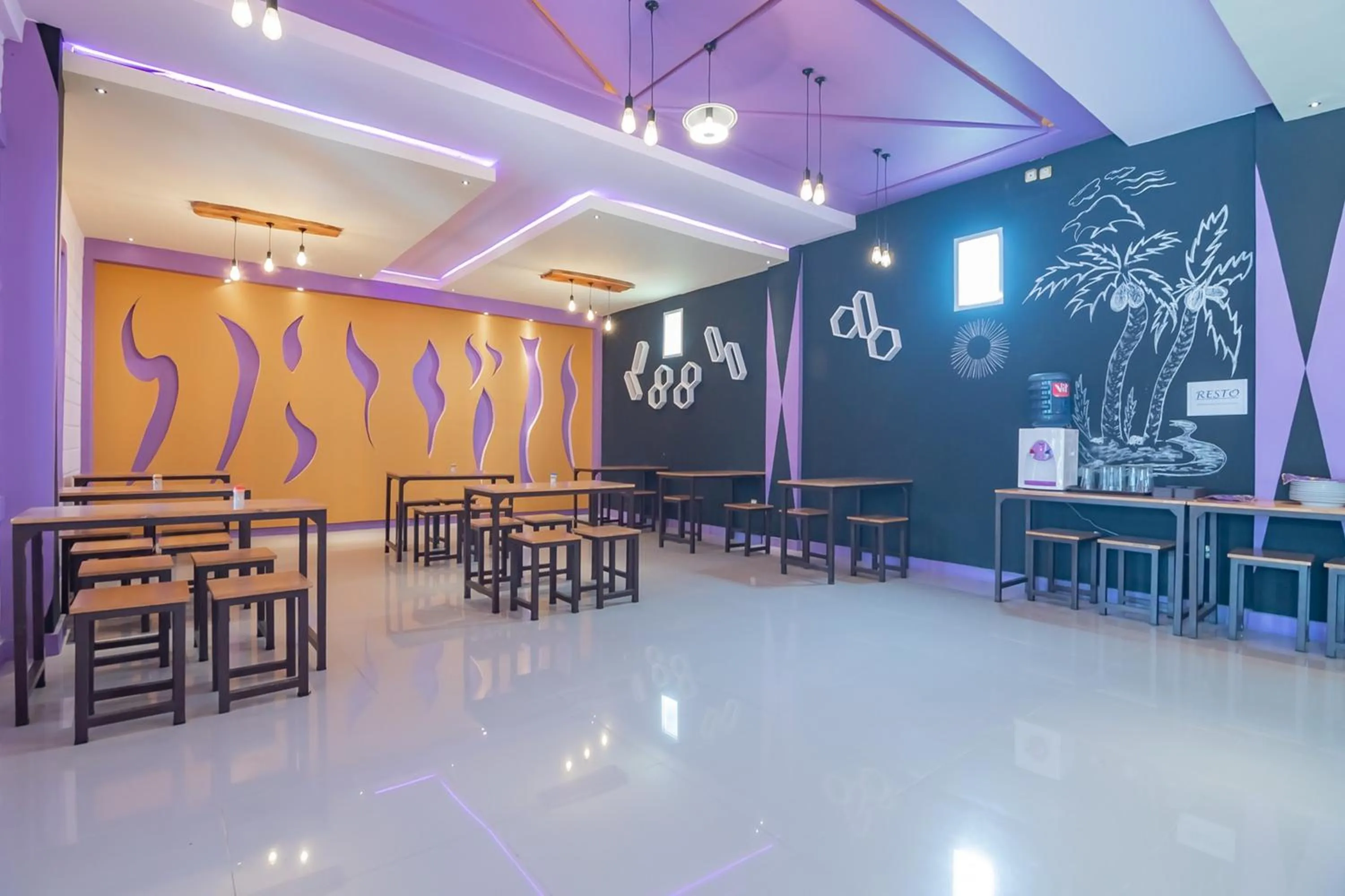 Restaurant/places to eat in RedDoorz @ Cipanas Garut