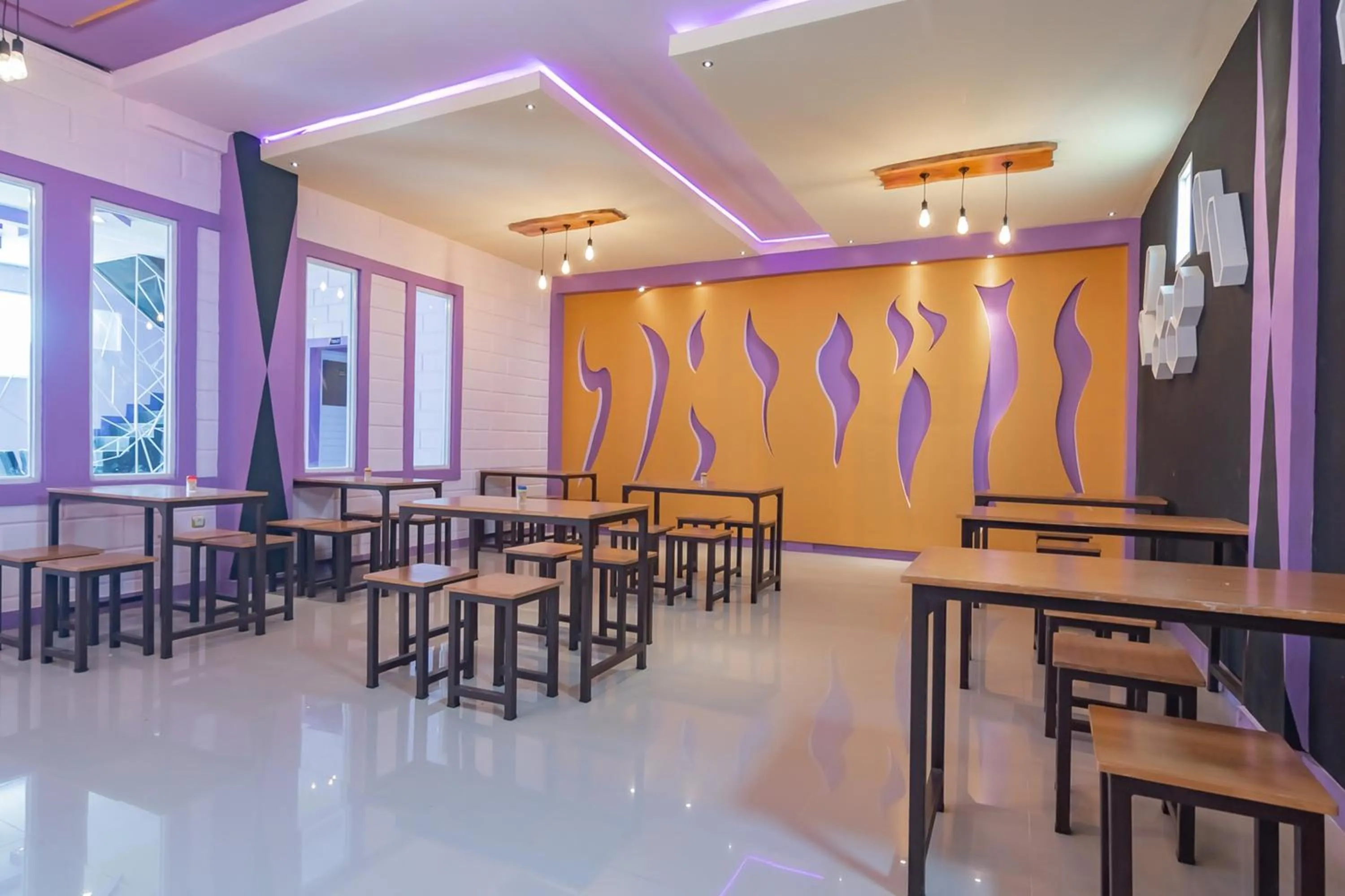 Restaurant/places to eat in RedDoorz @ Cipanas Garut