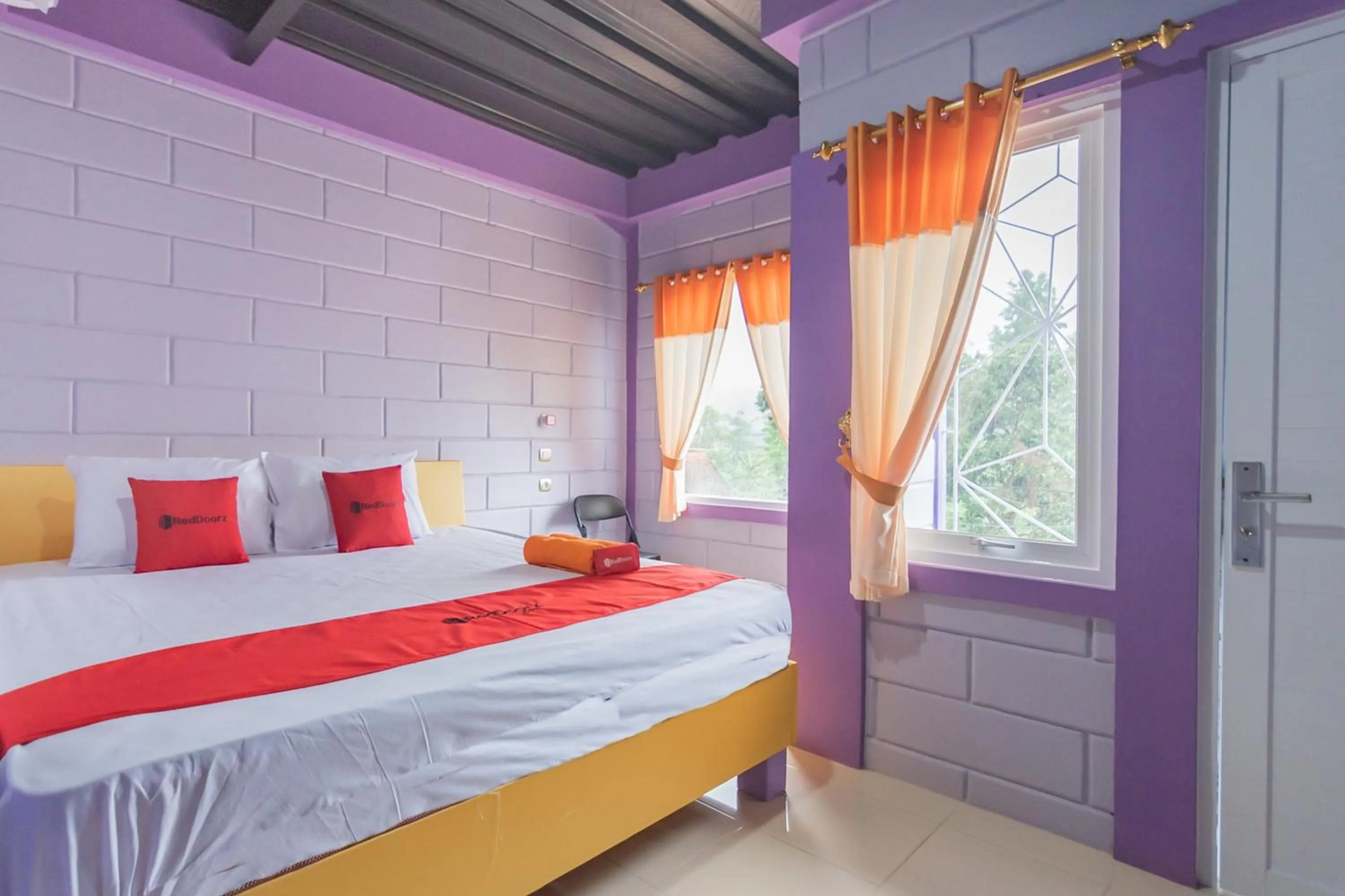 Bed in RedDoorz @ Cipanas Garut