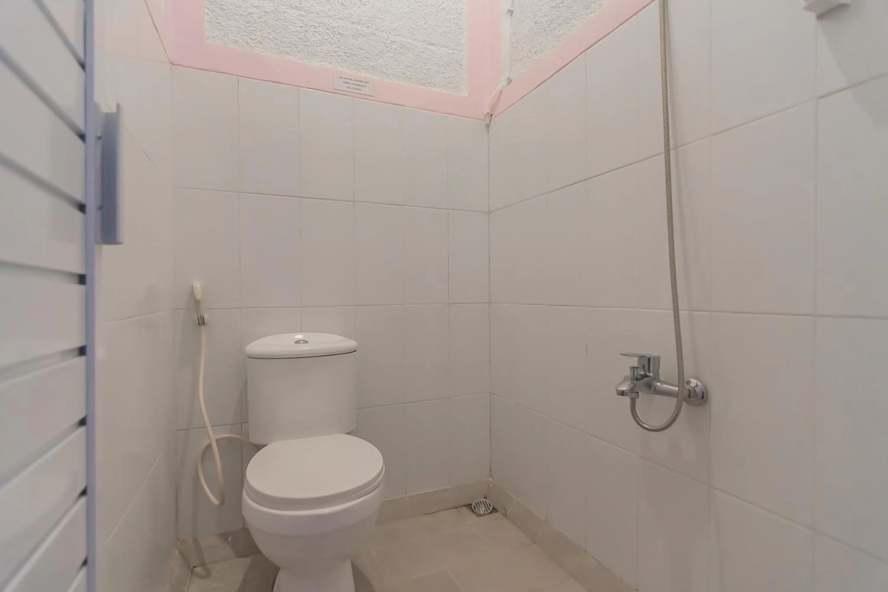 Bathroom in RedDoorz @ Cipanas Garut