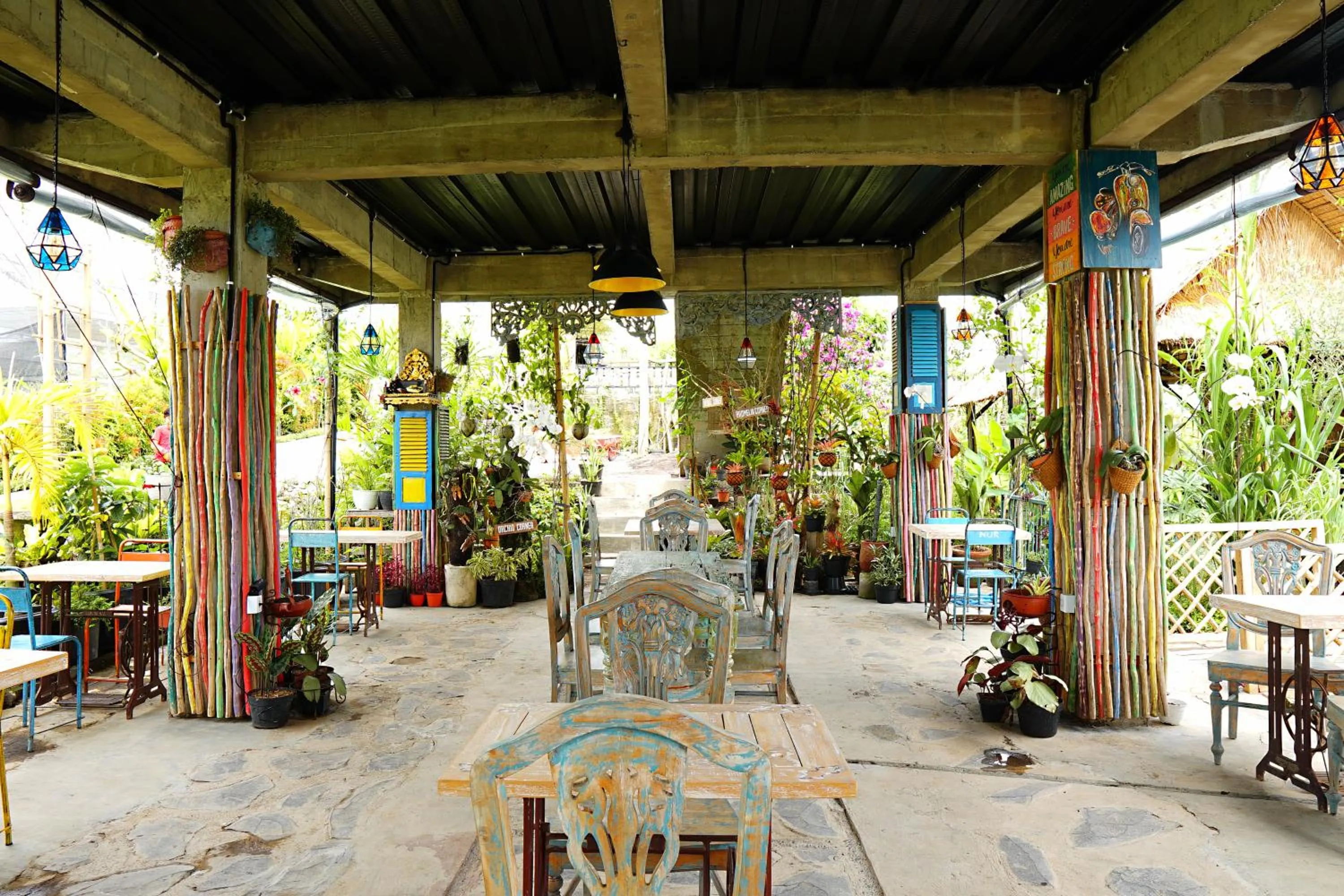 Restaurant/places to eat in Nauna Villa Bali