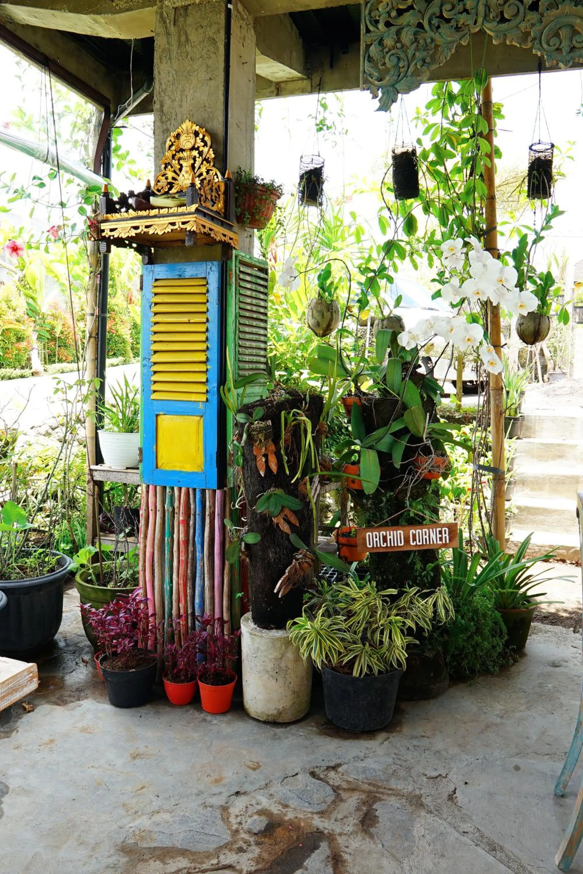 Restaurant/places to eat in Nauna Villa Bali