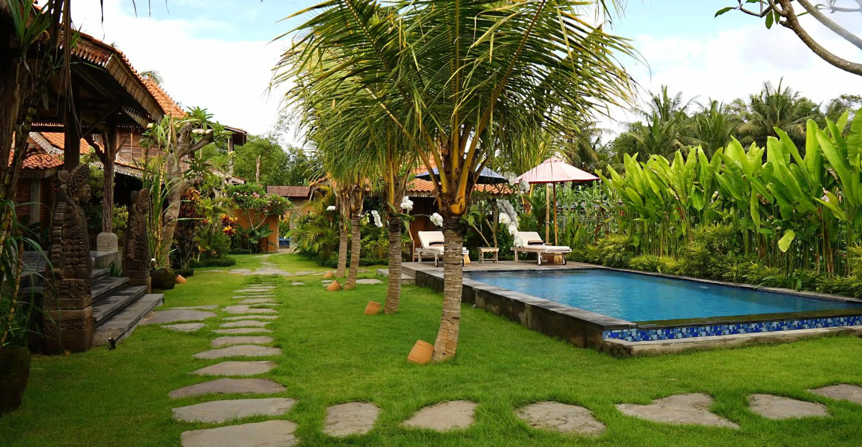 Swimming pool in Nauna Villa Bali