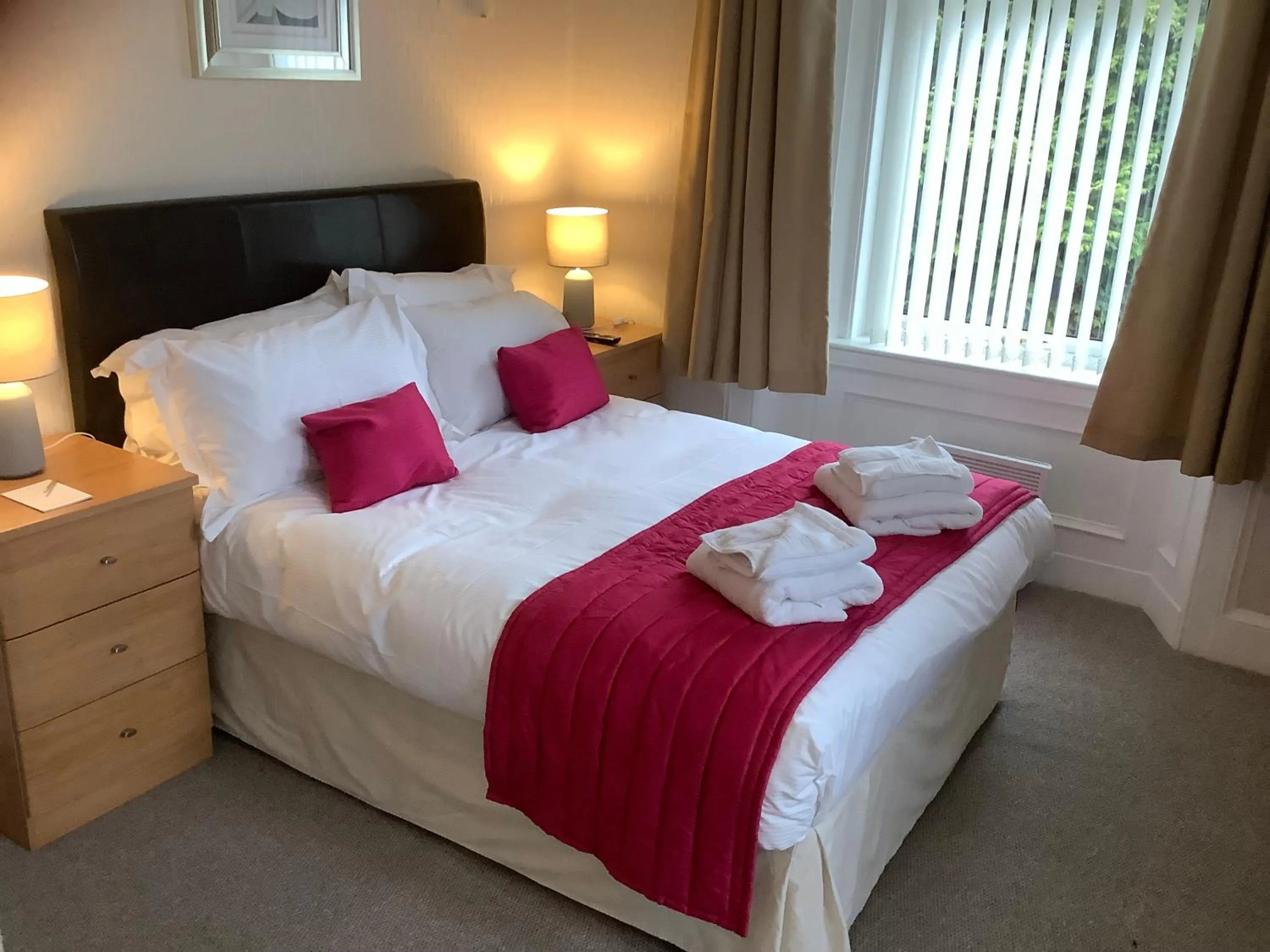 Bed in Edenbank Hotel