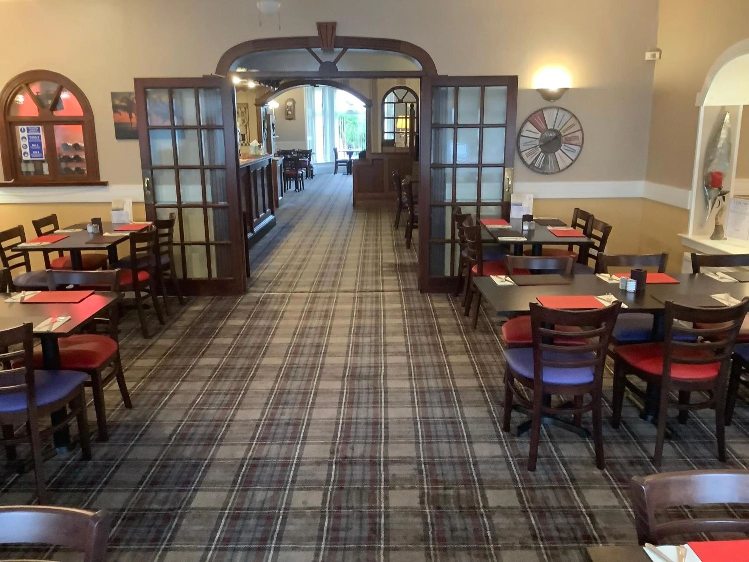 Restaurant/places to eat in Edenbank Hotel