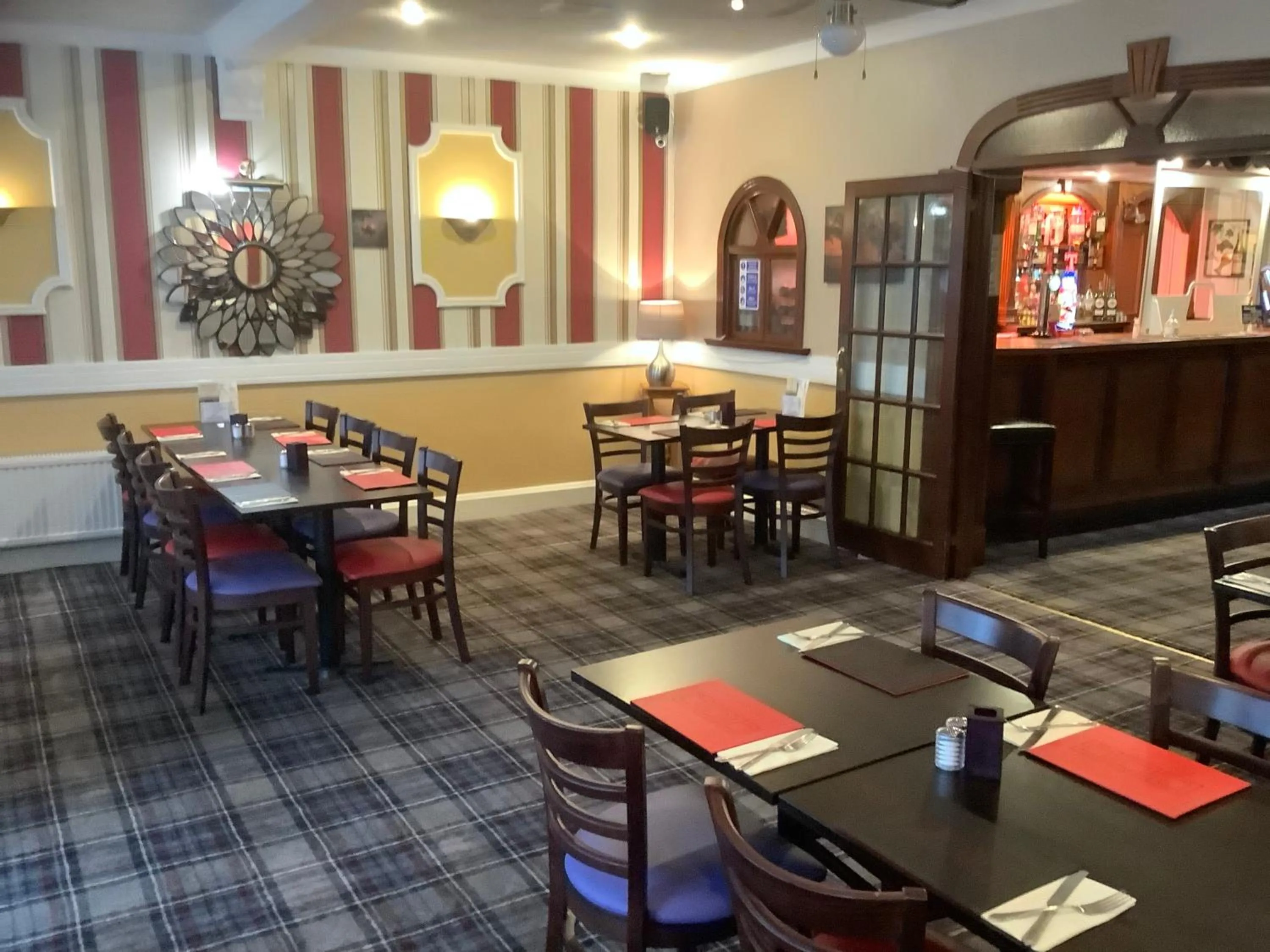 Dining area in Edenbank Hotel