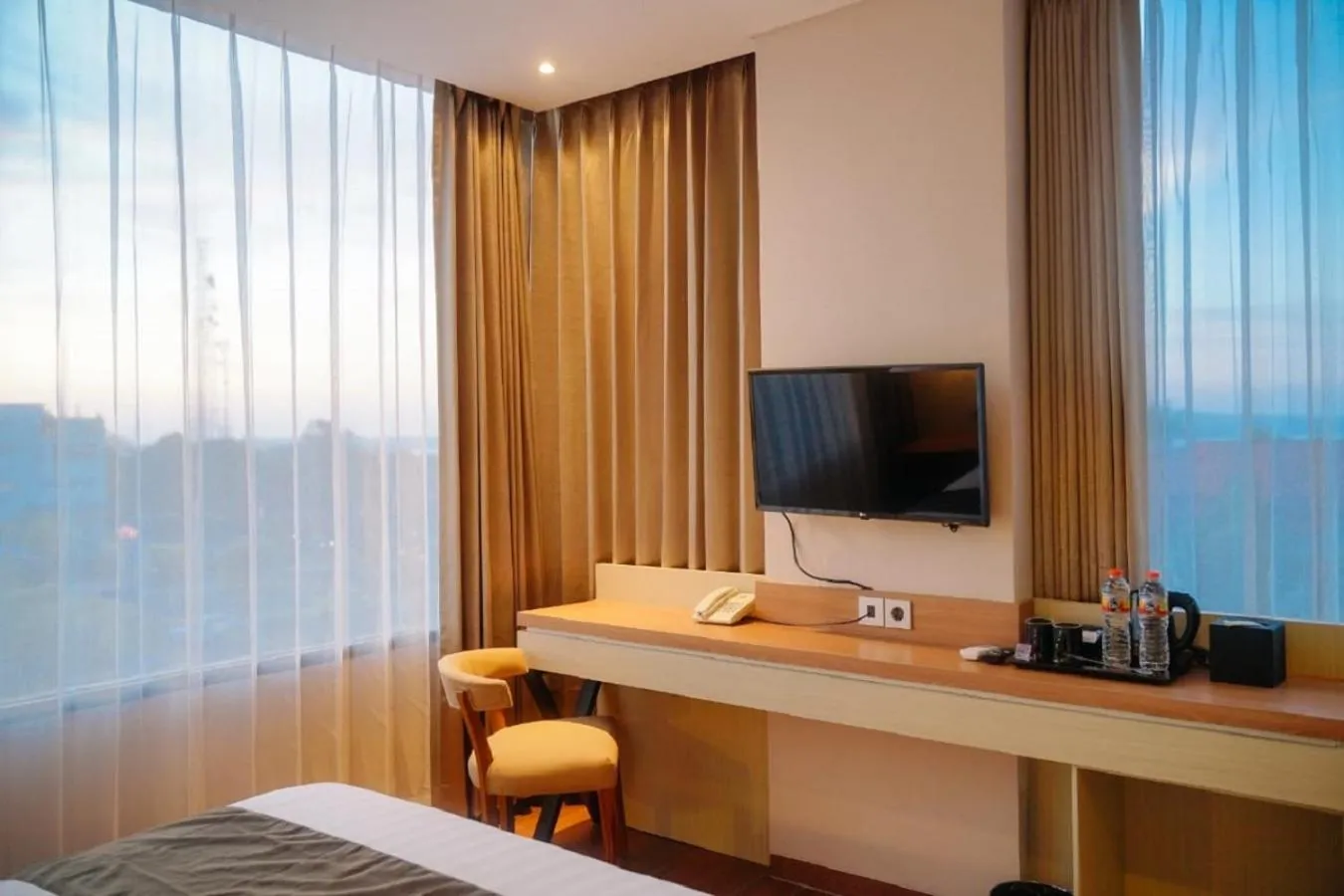 TV and multimedia, Bed in Zenith Premiere Hotel Baubau