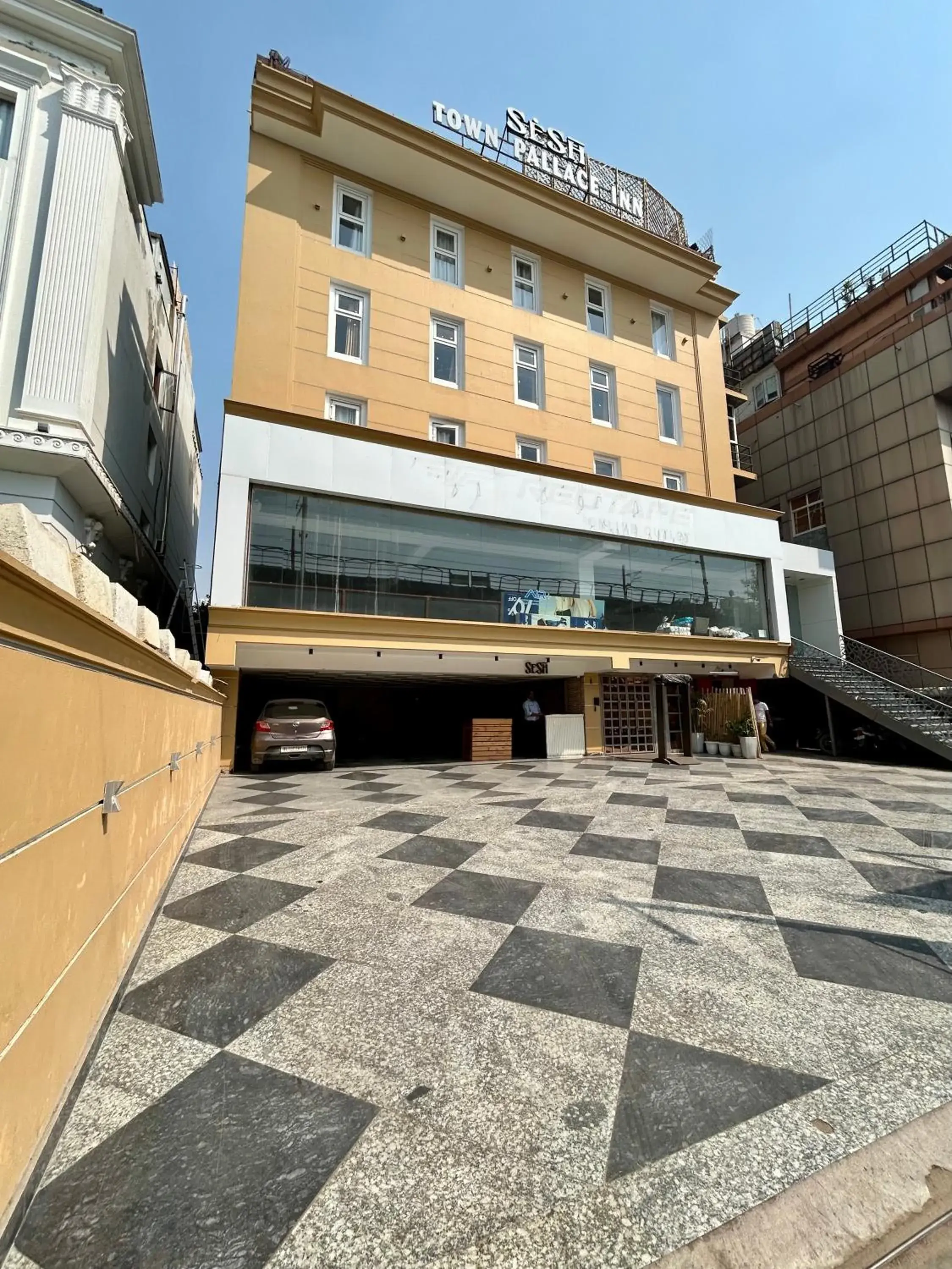 Property building in Town Pallace Inn - Hotel in New Delhi Property building in Town Pallace Inn - Hotel in New Delhi