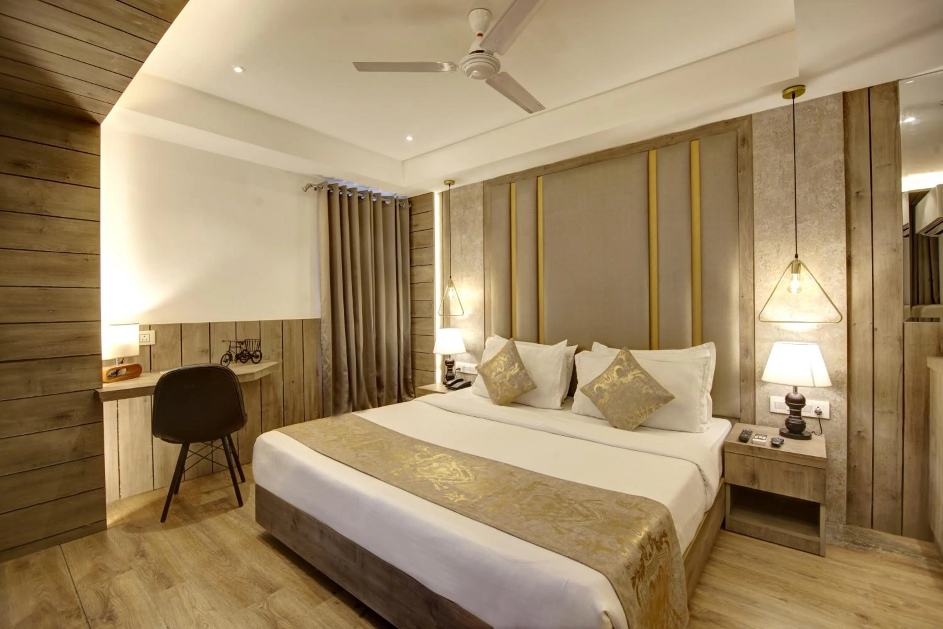 Bedroom, Bed in Town Pallace Inn - Hotel in New Delhi