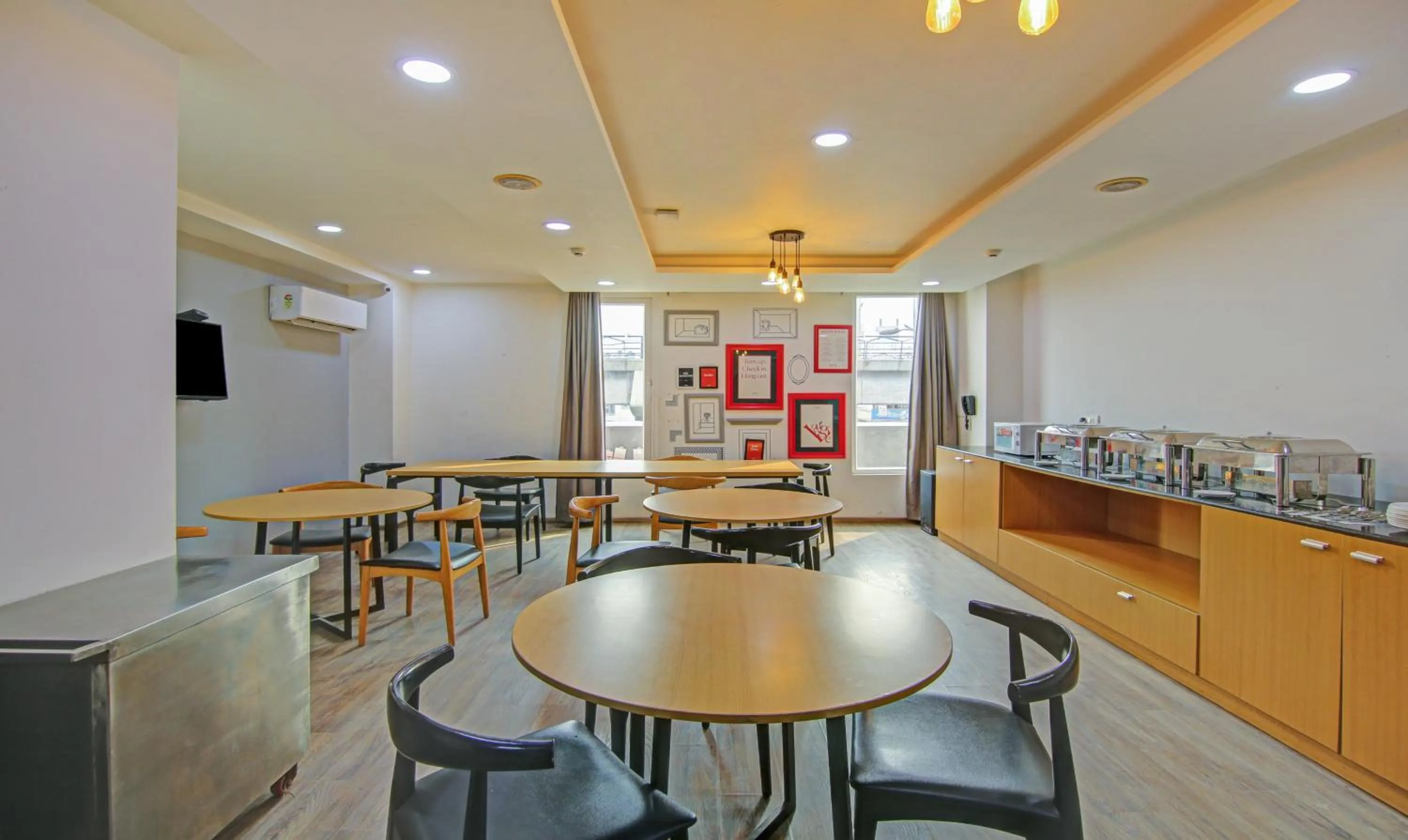 Restaurant/places to eat in Town Pallace Inn - Hotel in New Delhi