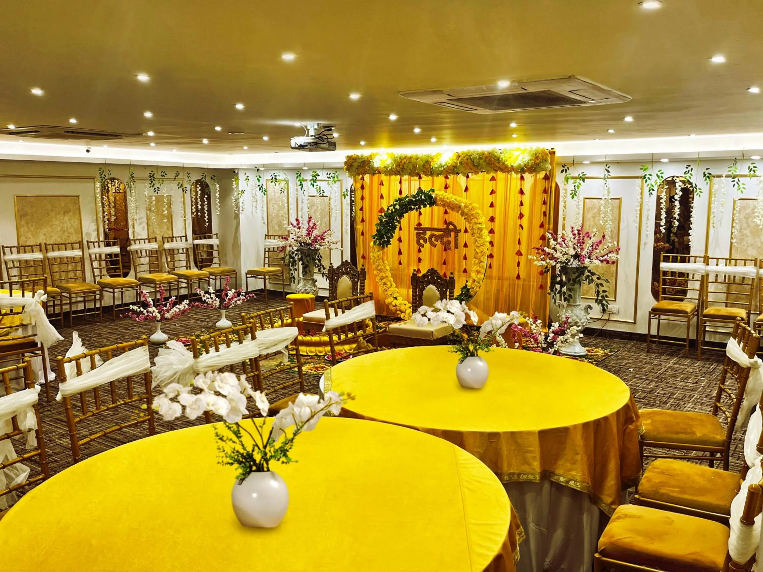 Patio in Town Pallace Inn - Hotel in New Delhi